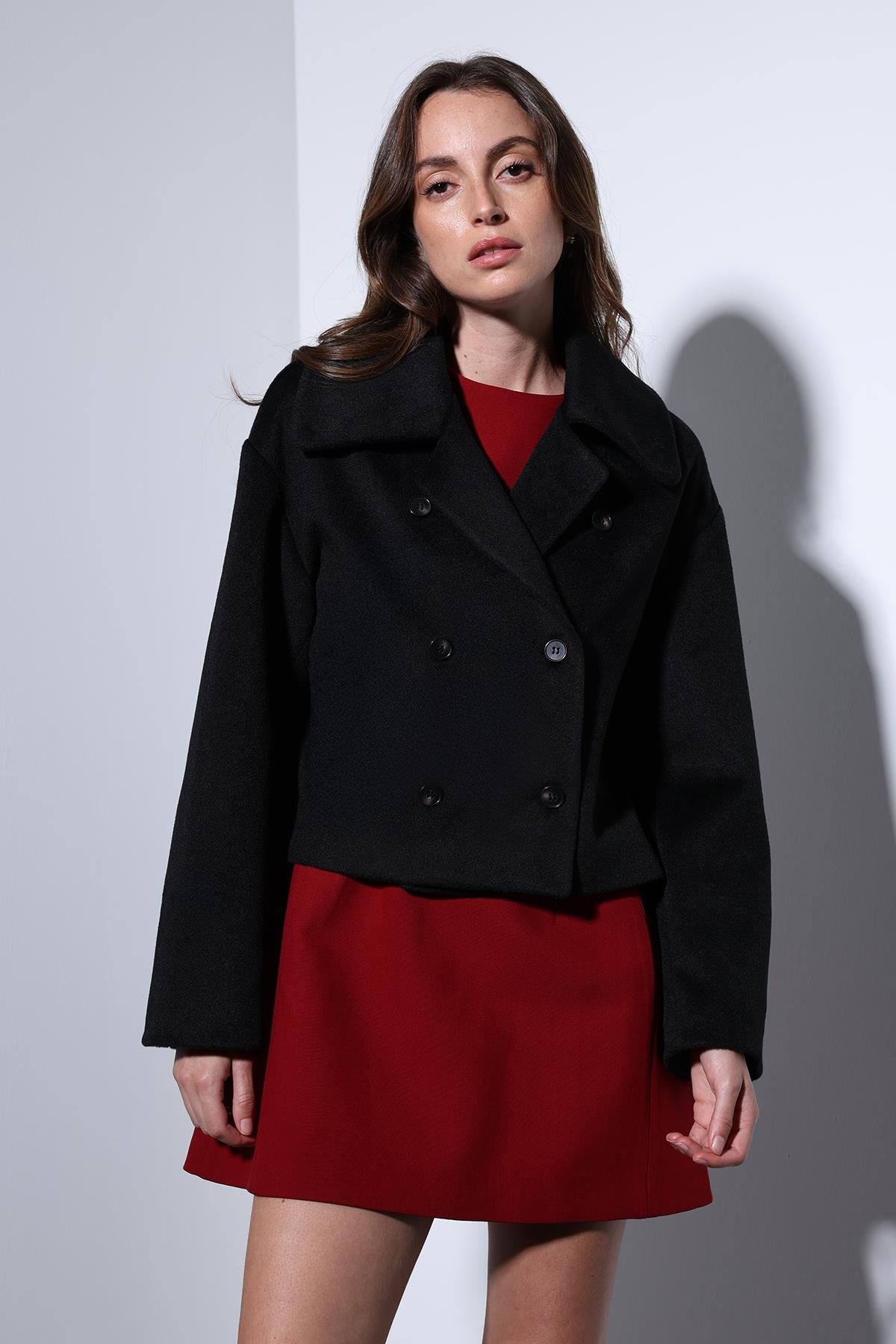 Antioch Siyah Kruvaze Kadın Kısa Kaban