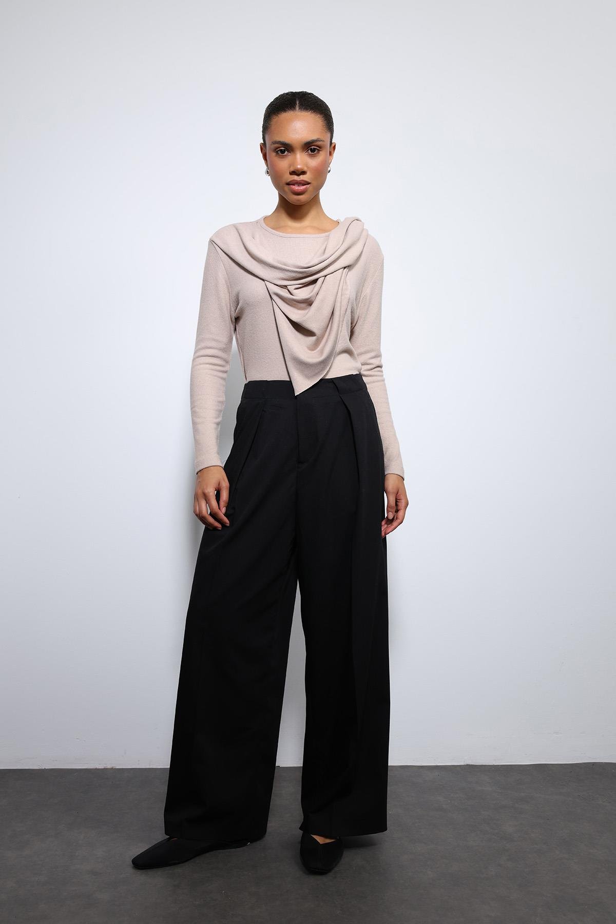 Antioch Siyah Pileli Geniş Kadın Pantolon