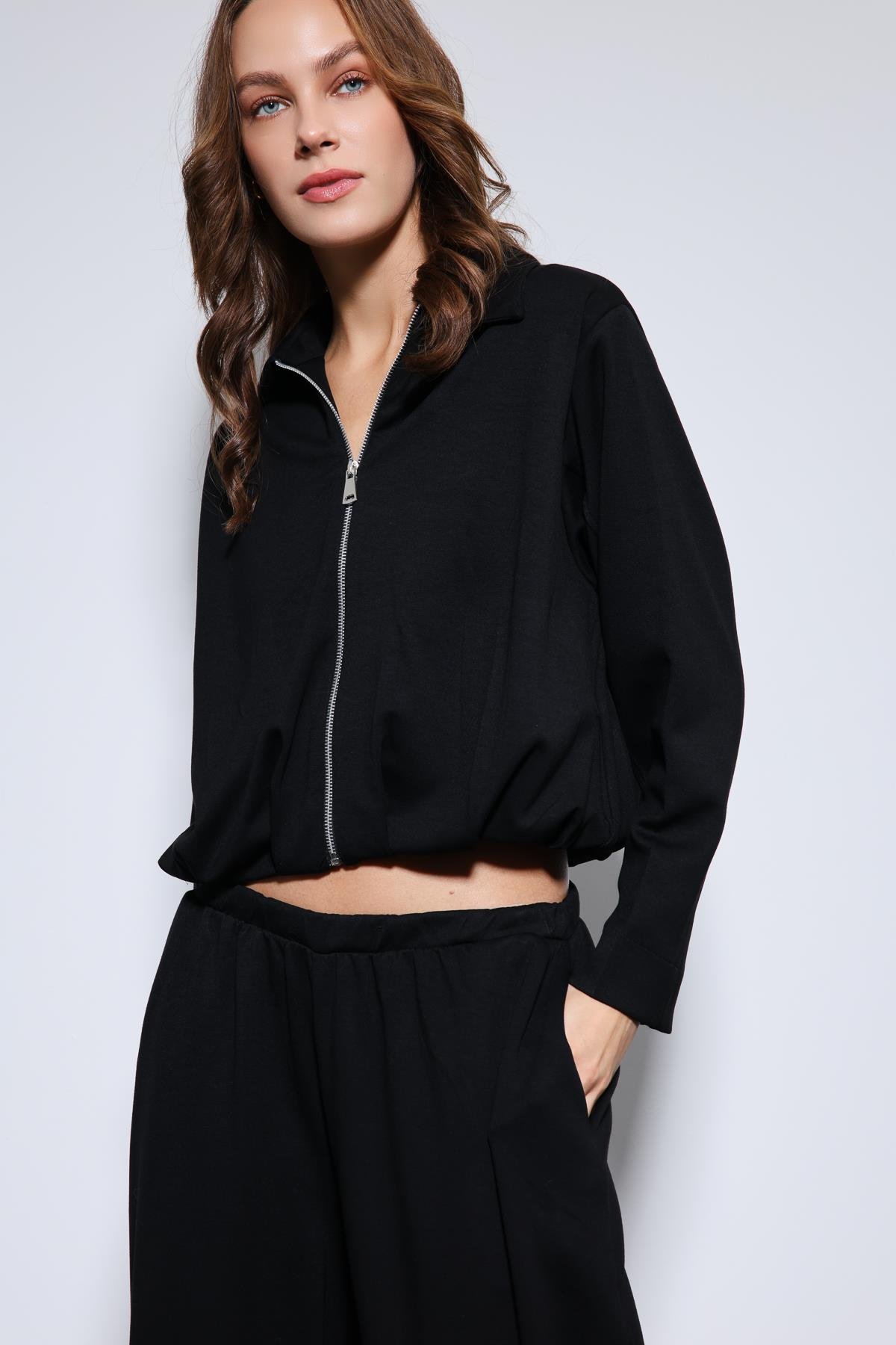 Antioch Siyah Volümlü Ceket ve Paça Lastikli Eşofman Takım