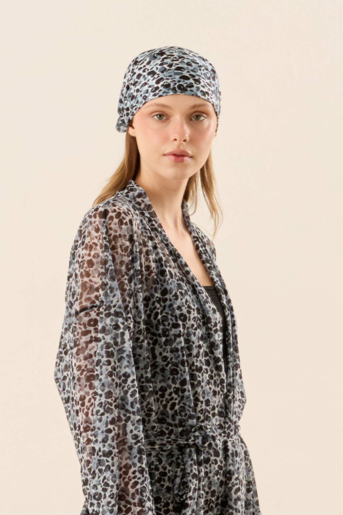 Gri Leopar Desenli Plaj Bandanası