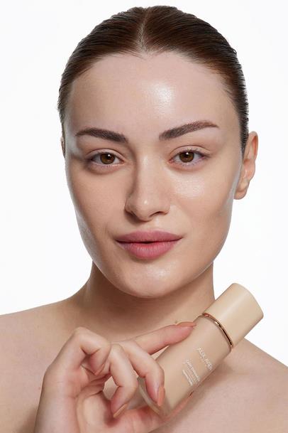 Kırışıklık Karşıtı Nemlendirici SPF30 Parlak Bitişli Fondöten - Care Enhancer 804 Pale Ivory Çizgi Shop'da.