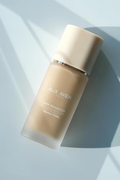 Kırışıklık Karşıtı Nemlendirici SPF30 Parlak Bitişli Fondöten - Care Enhancer 808 Warm Amber Çizgi Shop'da.