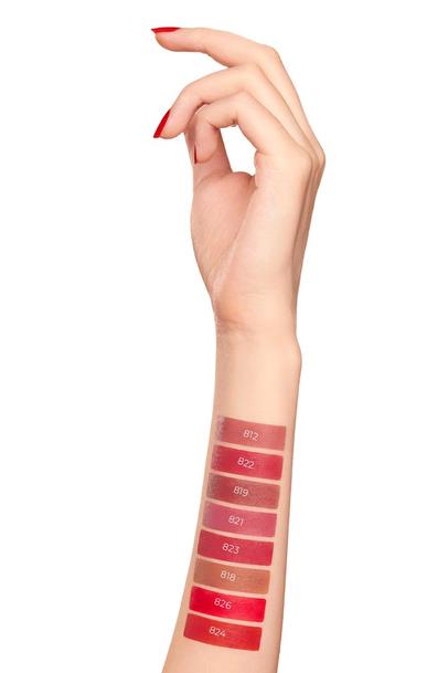 Uzun Süre Kalıcı Nemlendirici Pürüzsüz Etkili Yarı Mat Ruj - Satin Touch Lipstick 818 Rookwood T. Çizgi Shop'da.