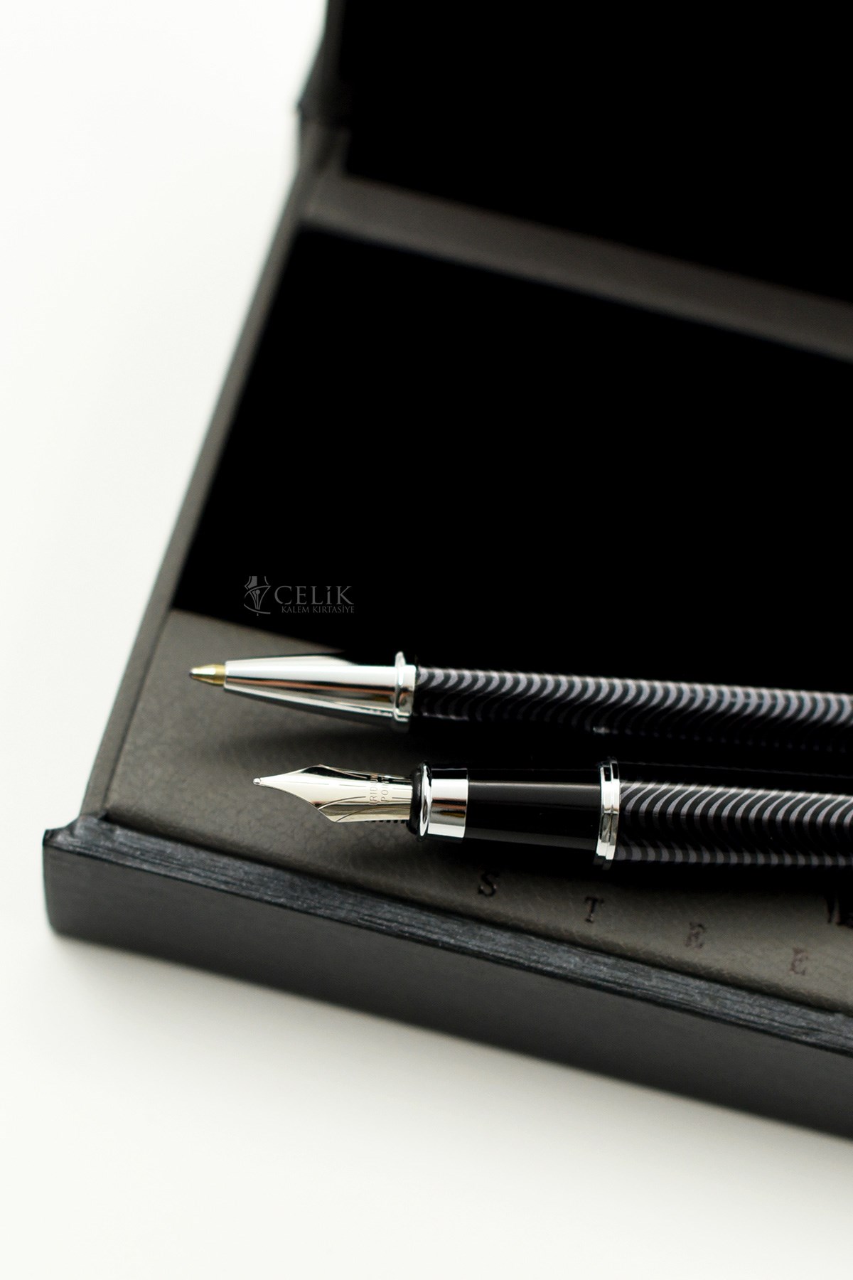 Steelpen World Serisi 272 Desenli Krom Siyah Dolma Kalem+Tükenmez Kalem Seti