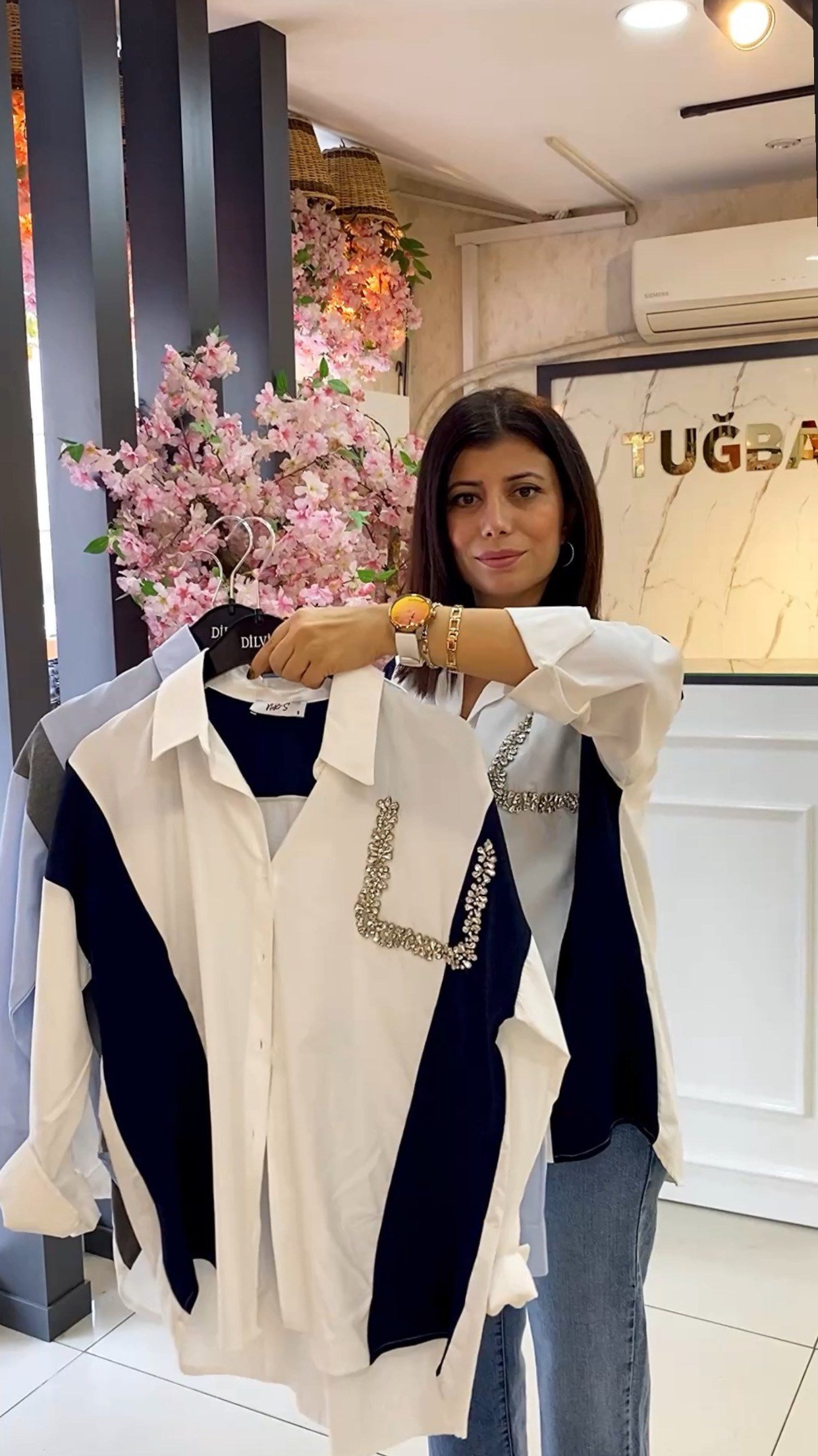 Beyaz Taş Detay Marka Model Gömlek