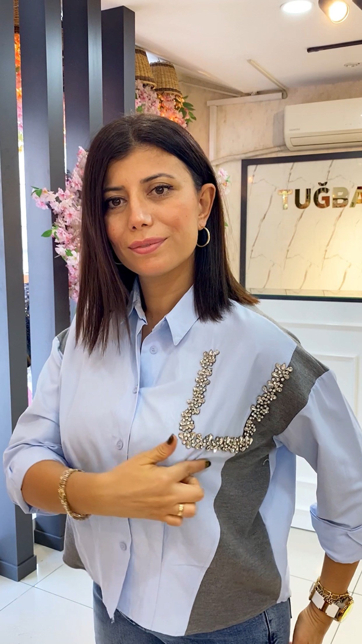 Mavi Taş Detay Marka Model Gömlek 