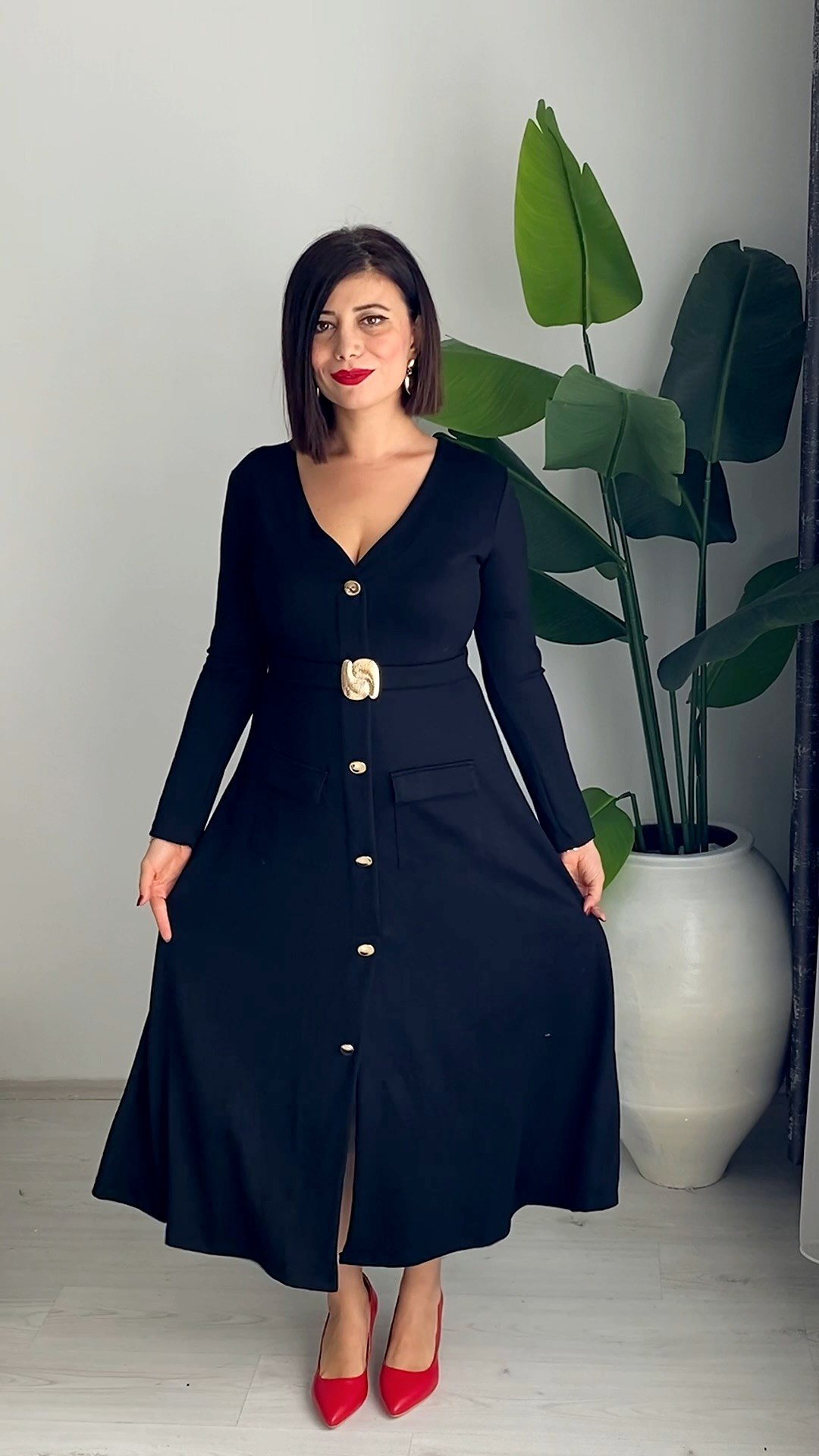 Siyah Gold Detaylı Midi Boy Elbise