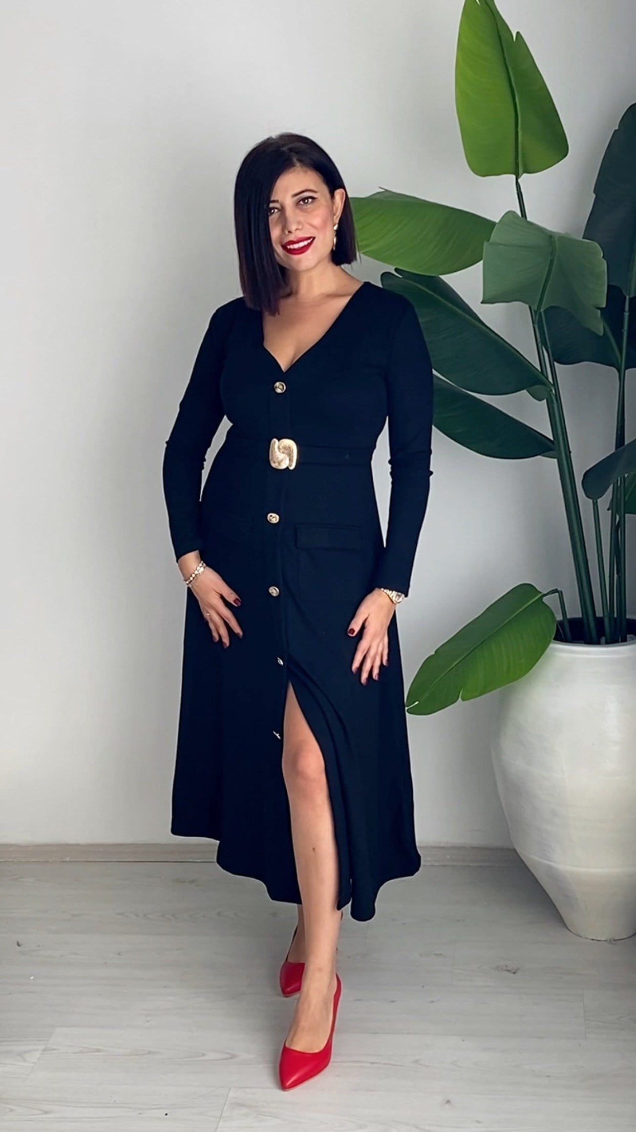 Siyah Gold Detaylı Midi Boy Elbise