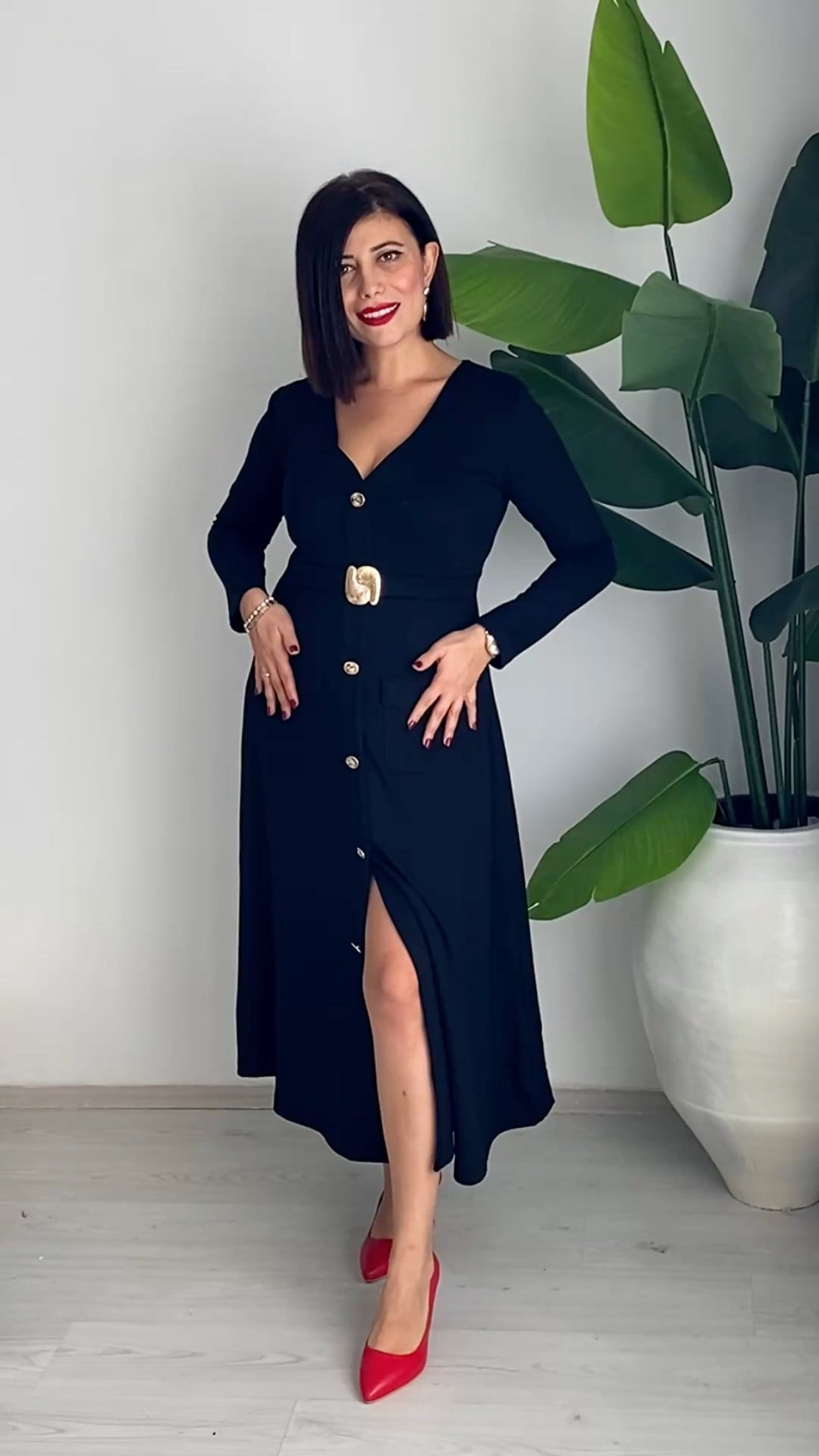 Siyah Gold Detaylı Midi Boy Elbise