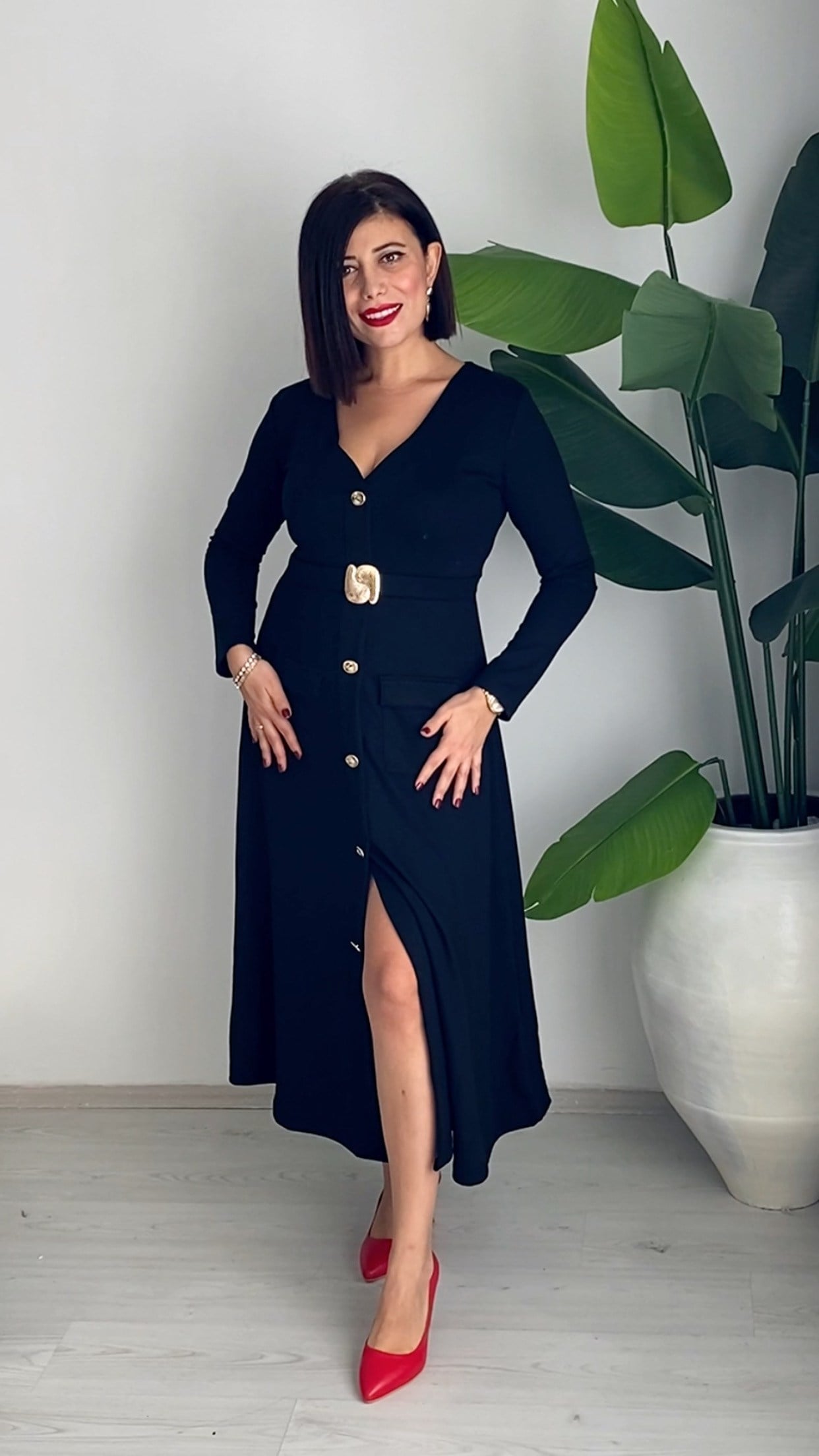 Siyah Gold Detaylı Midi Boy Elbise