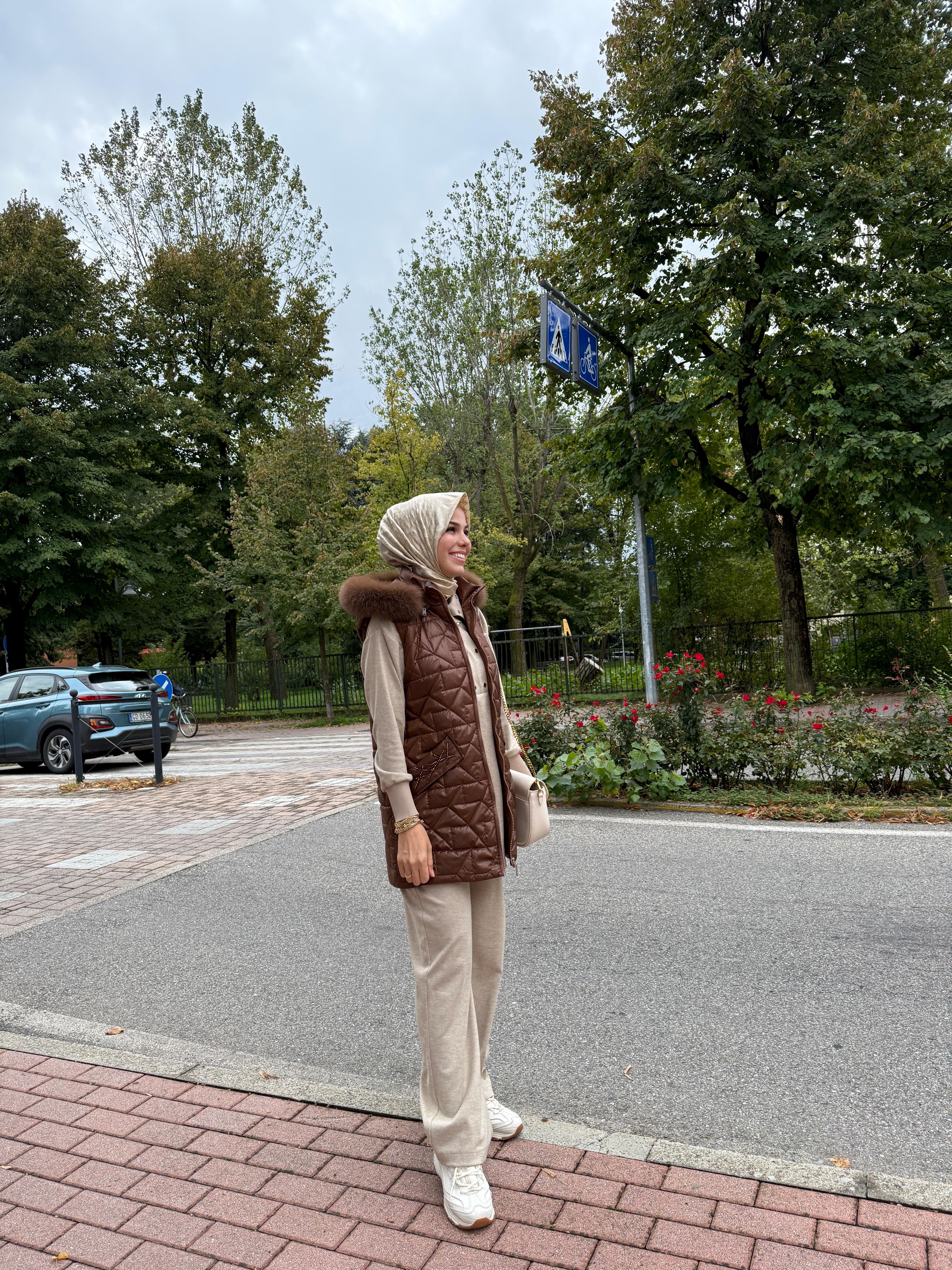 CEBİ TAŞLI KÜRKLÜ KAPİTONE YELEK