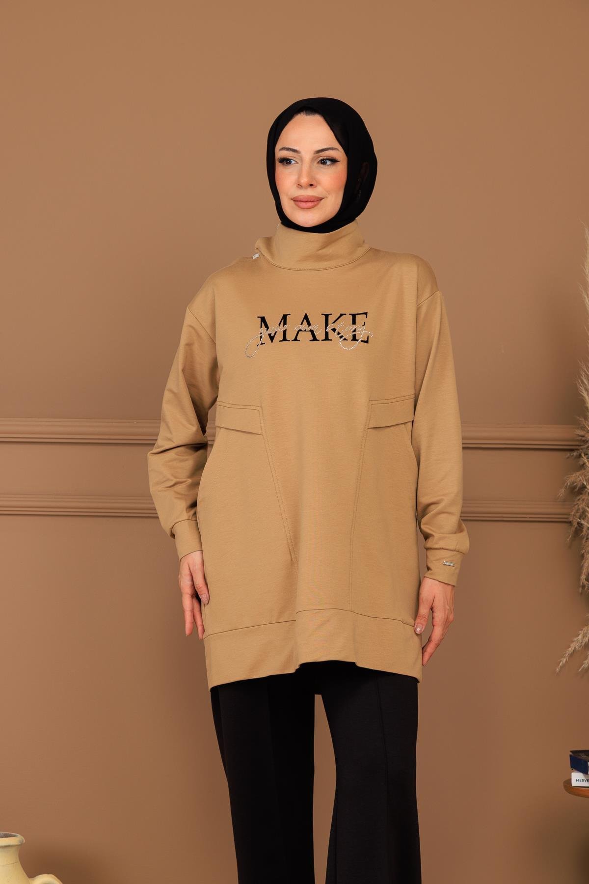DİK YAKA CEPLİ YAZILI SWEAT