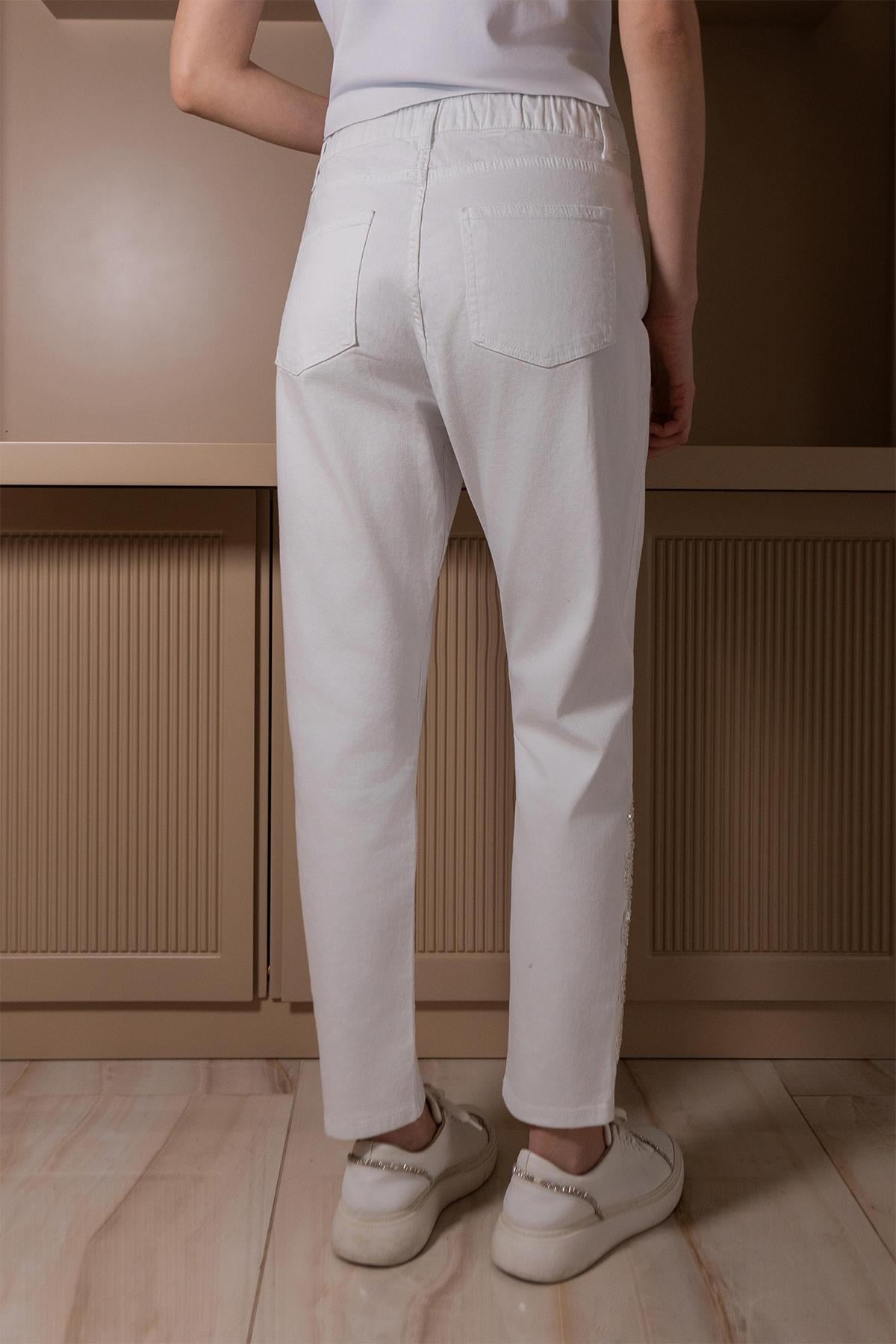PAÇASI NAKIŞ DETAYLI MOM JEAN