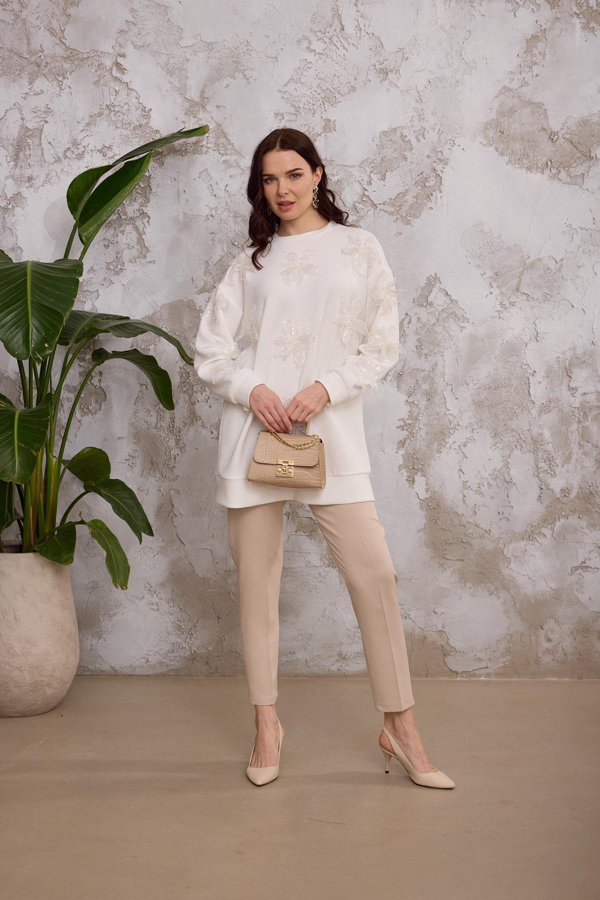 PULLU ÇİÇEK NAKIŞLI SWEAT