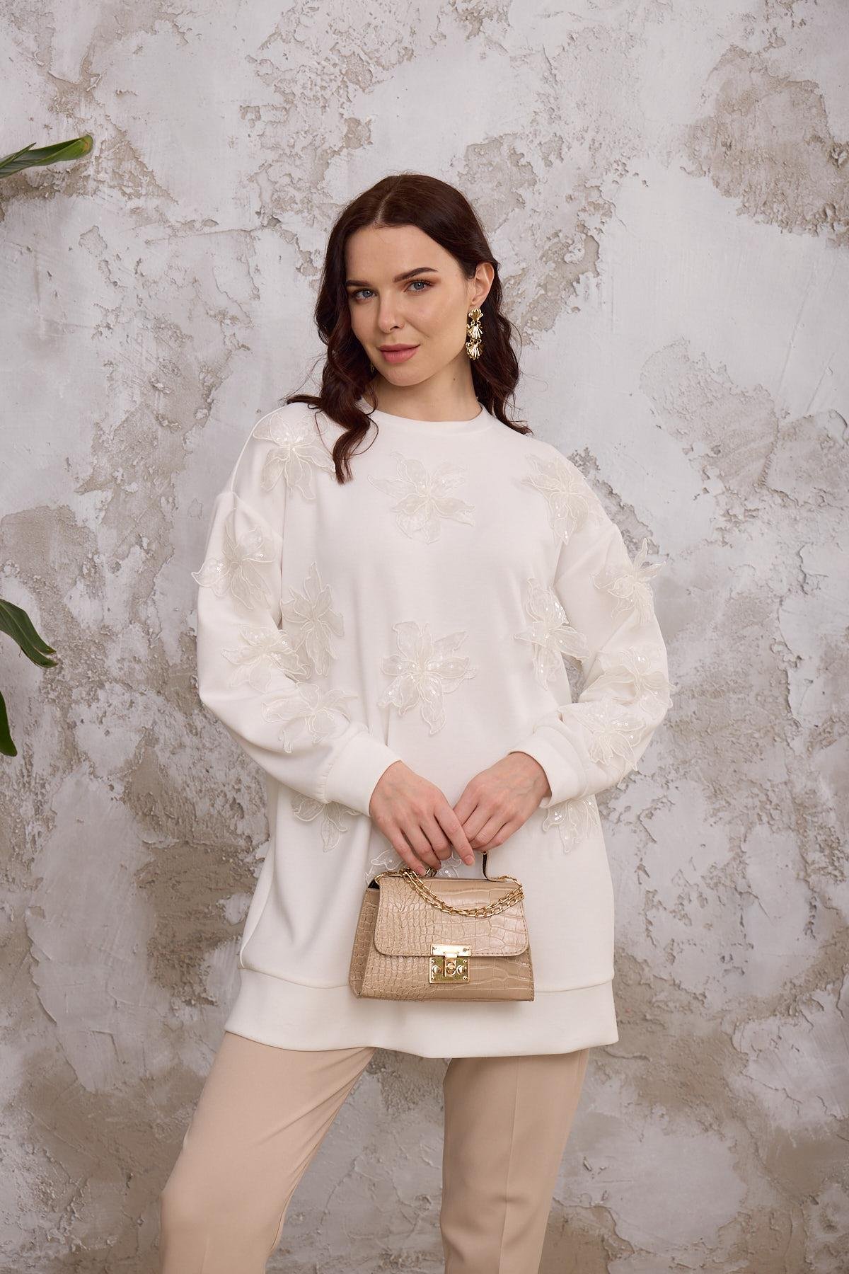 PULLU ÇİÇEK NAKIŞLI SWEAT