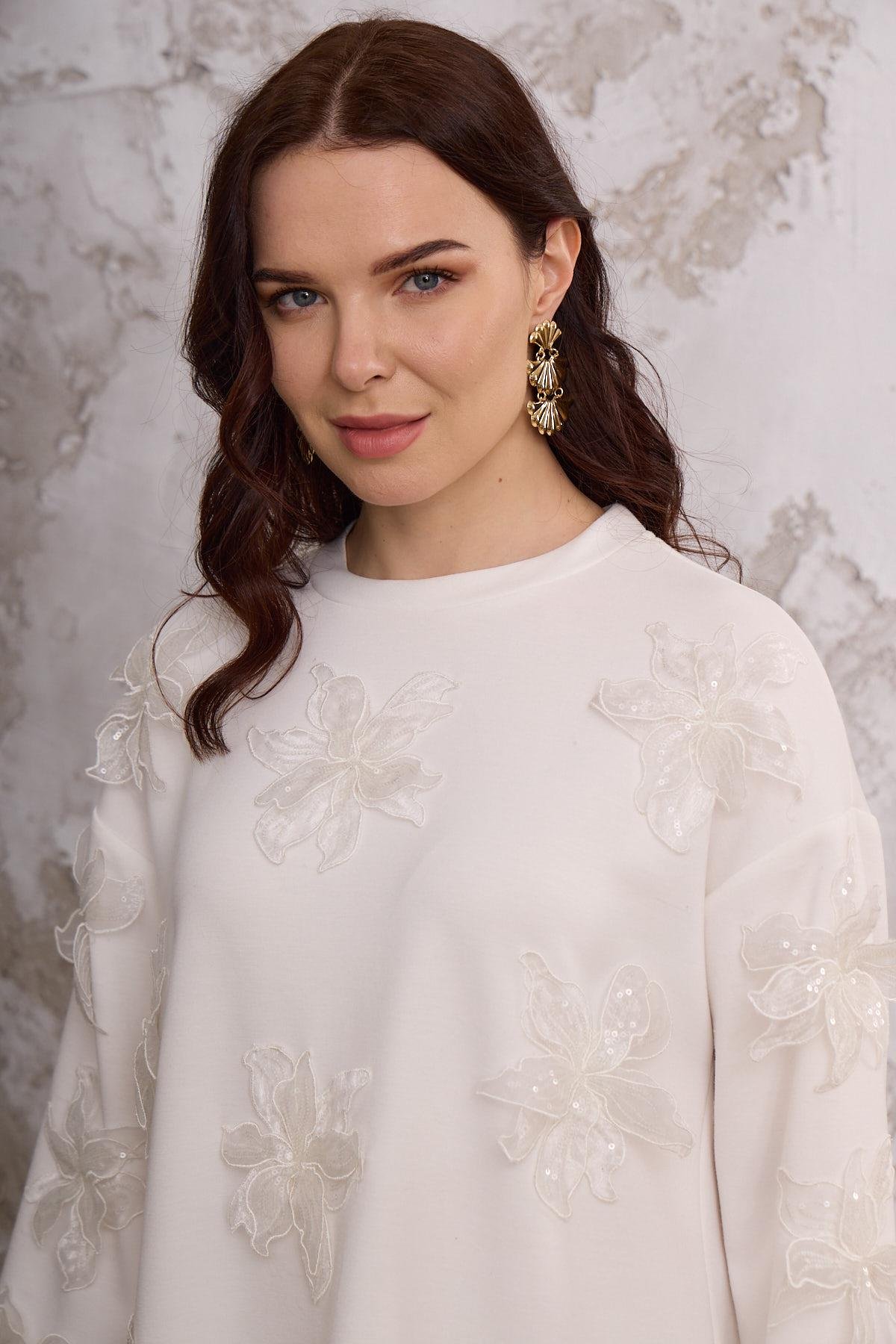 PULLU ÇİÇEK NAKIŞLI SWEAT