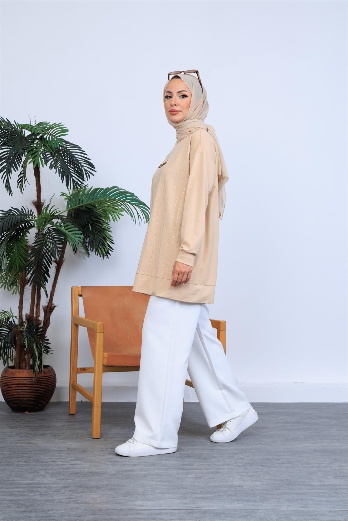 SIRA TAŞLI NAKIŞLI SWEATSHIRT
