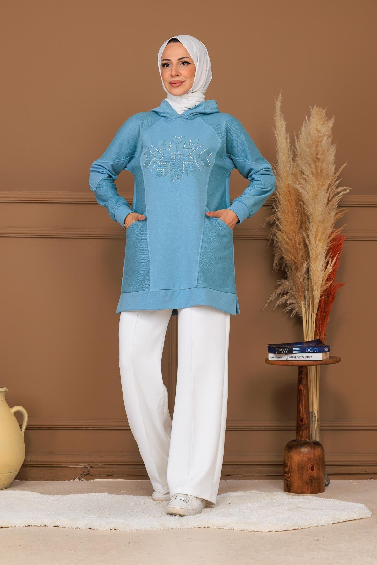 TAŞ APLİKELİ KAPÜŞONLU SWEATSHIRT