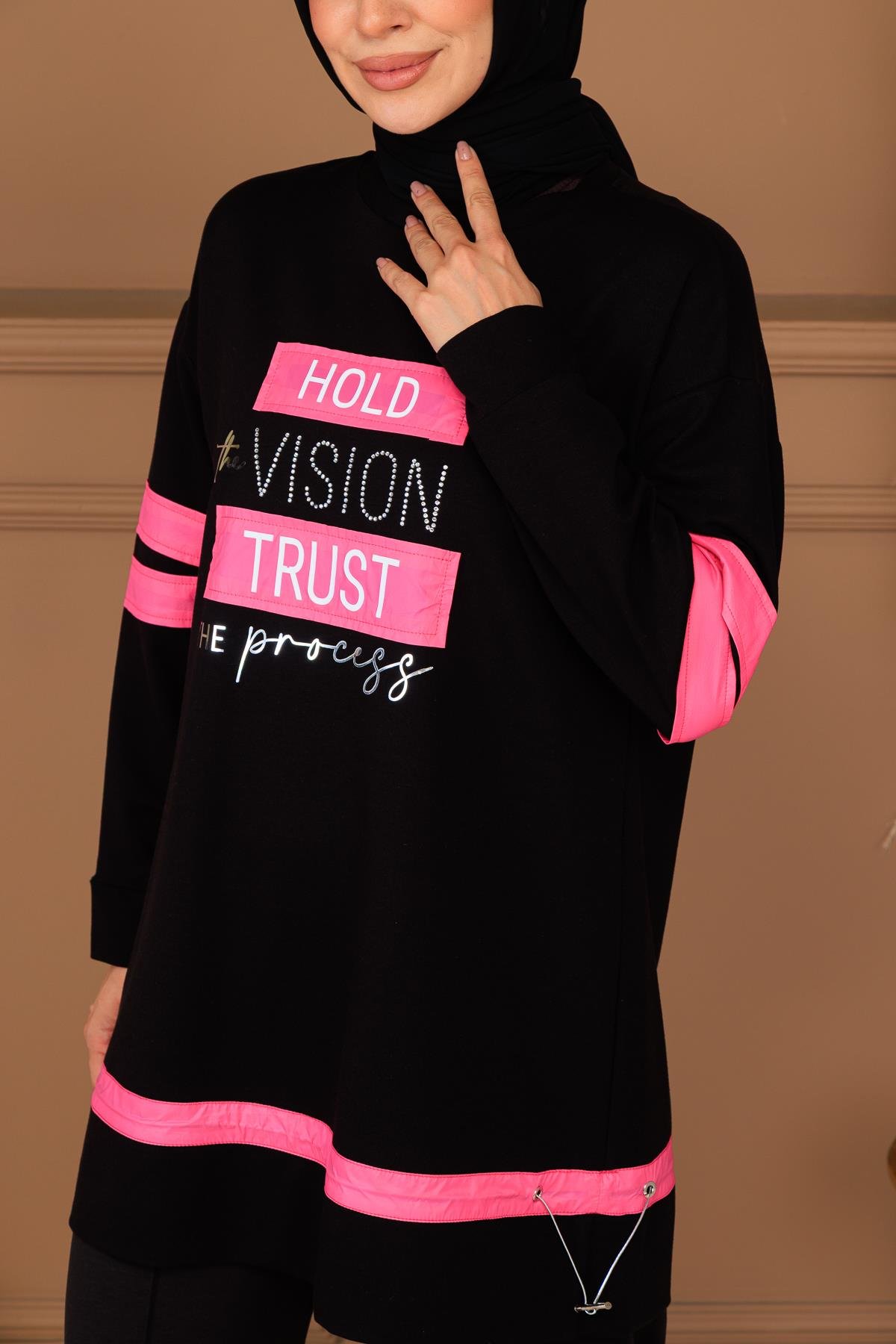 TAŞLI YAZILI SWEATSHIRT