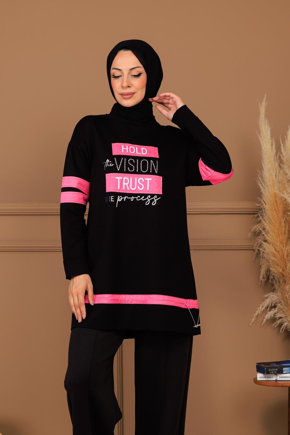 TAŞLI YAZILI SWEATSHIRT