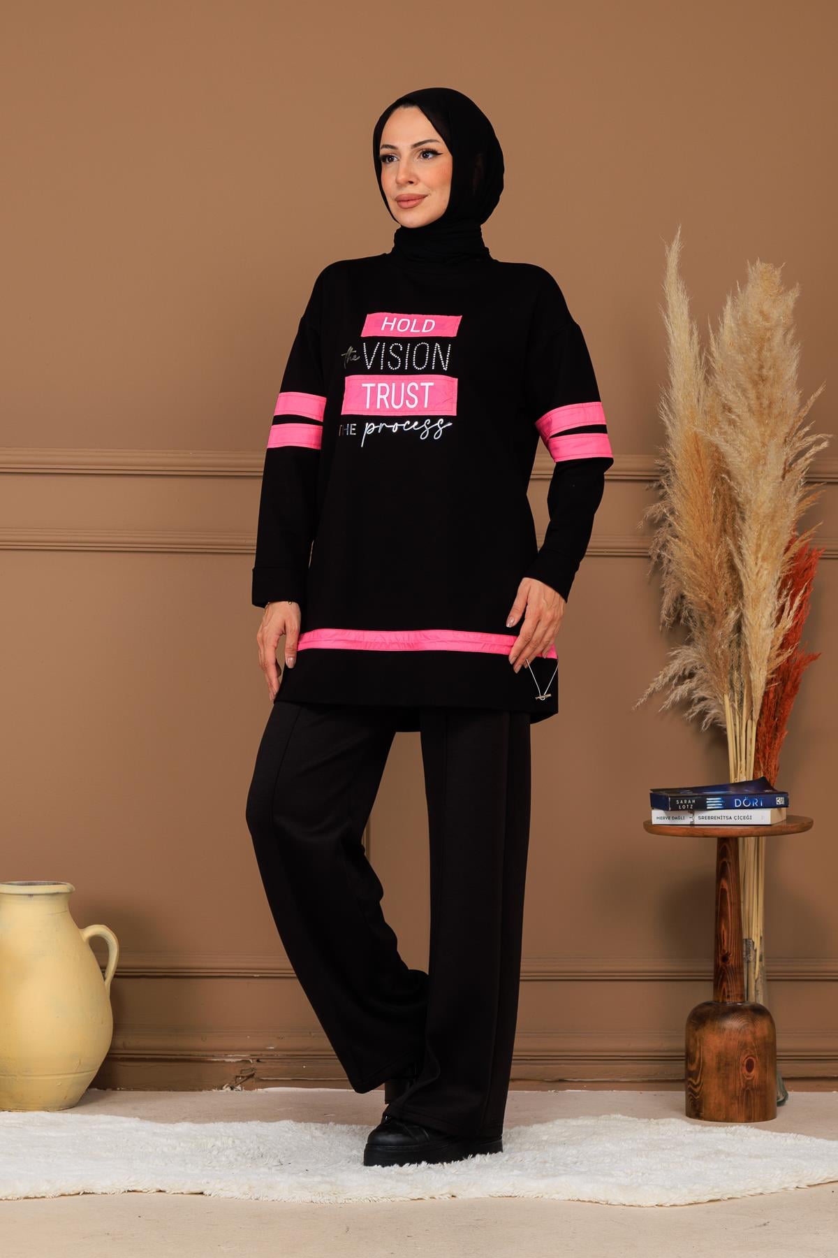 TAŞLI YAZILI SWEATSHIRT