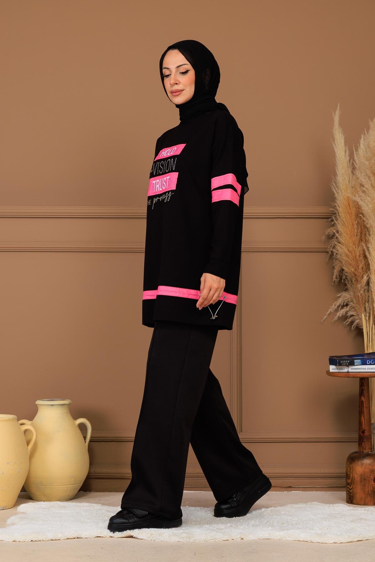 TAŞLI YAZILI SWEATSHIRT