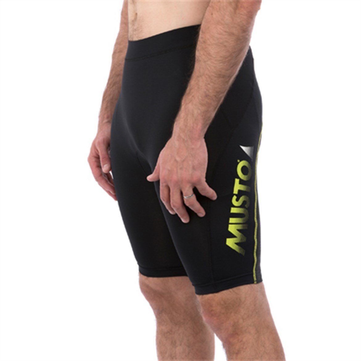 MUSTO CHAMPIONSHIP DECK SHIELD SHORT (MUS.SMST00008)