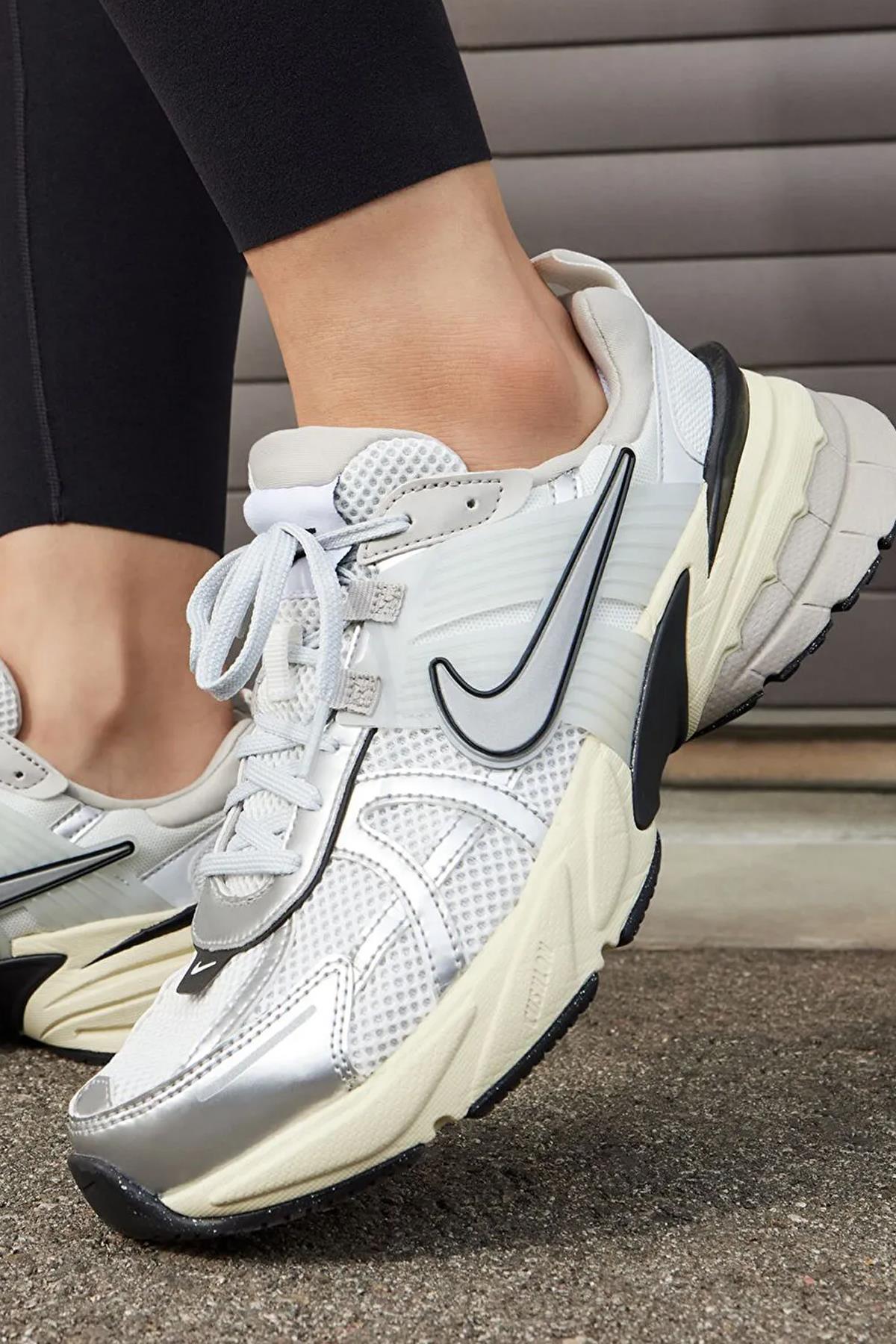Nike V2K Run Kadın Koşu Ayakkabı  FD0736-100