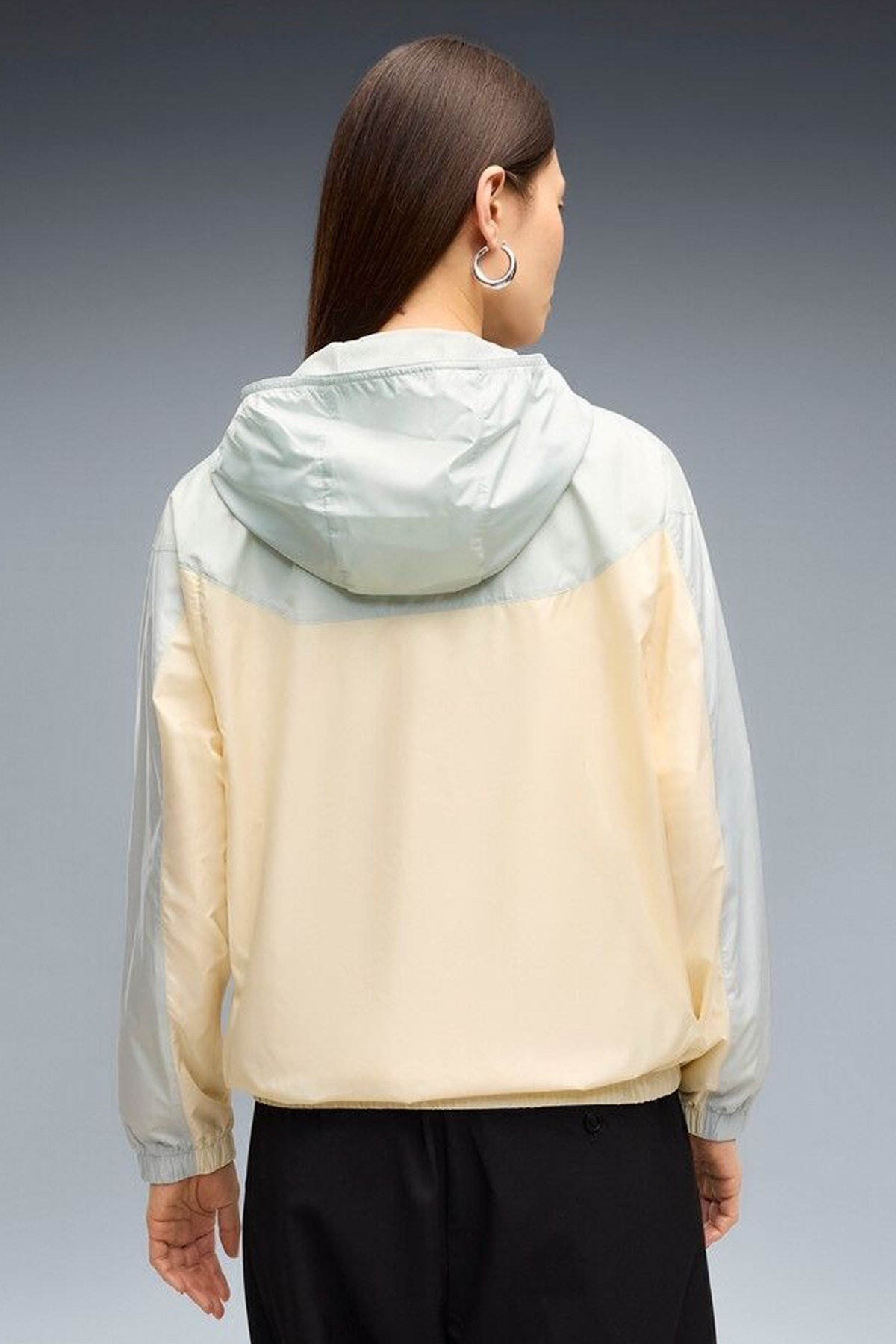 Puma Ess Uv Relaxed Kadın Rüzgarlık 68513488