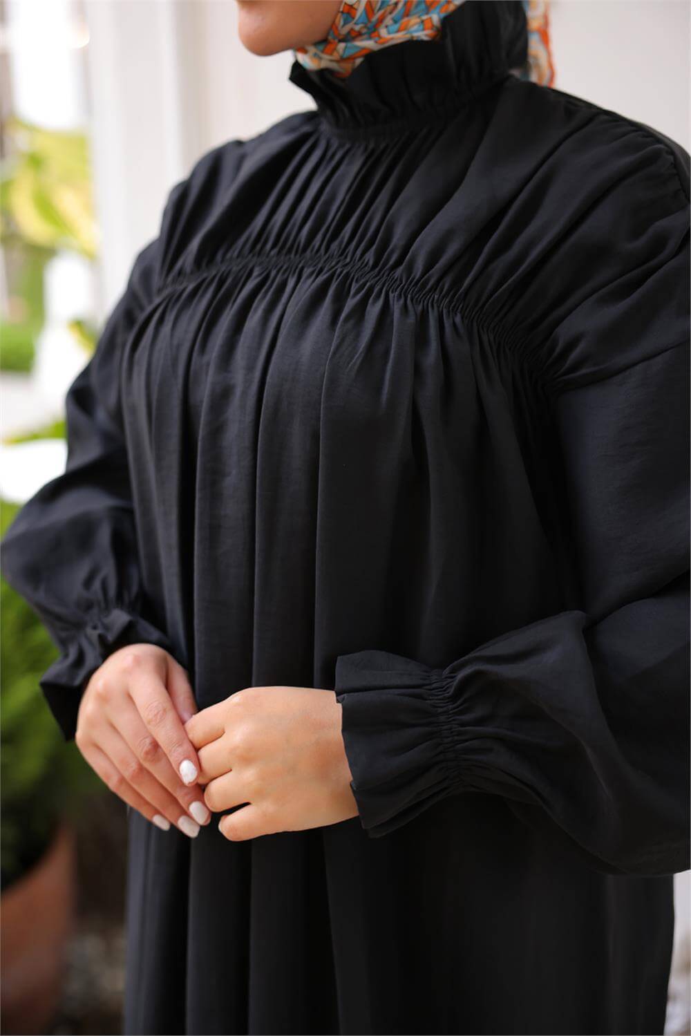 Balıkçı Dik Yaka Kolları Lastikli Bol Kesim Büzgülü Uzun Elbise - (38-46) - 71270 - Siyah