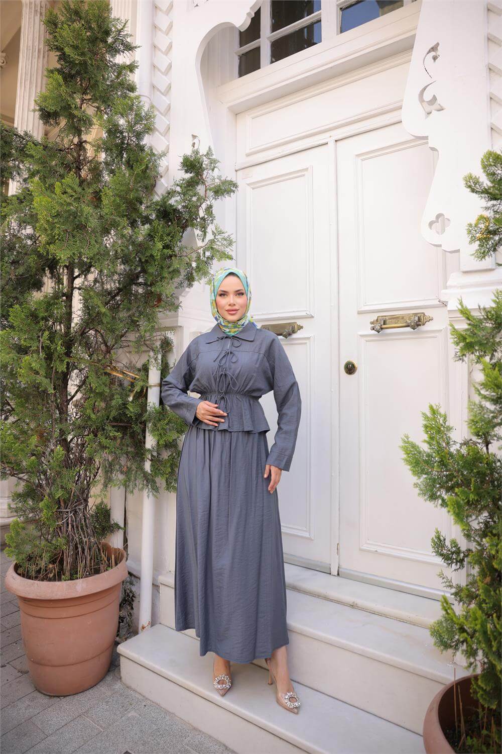 Gömlek Yaka Büzgülü, Bağcıklı Kısa Tunik Dökümlü Etek Takımı - (38-46) - 71291 - Füme