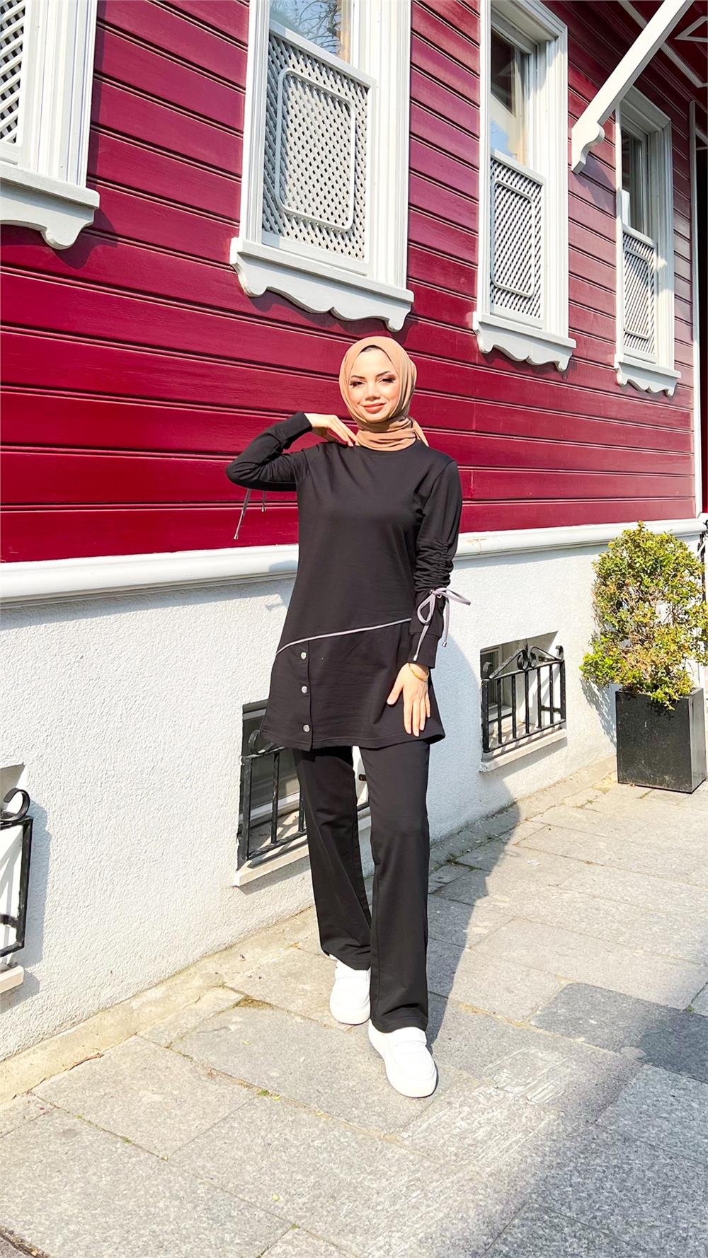 Koldan Bağcıklı Şeritli Çıtçıtlı İkili Tesettür Eşofman Takımı - 71180.003 - Siyah