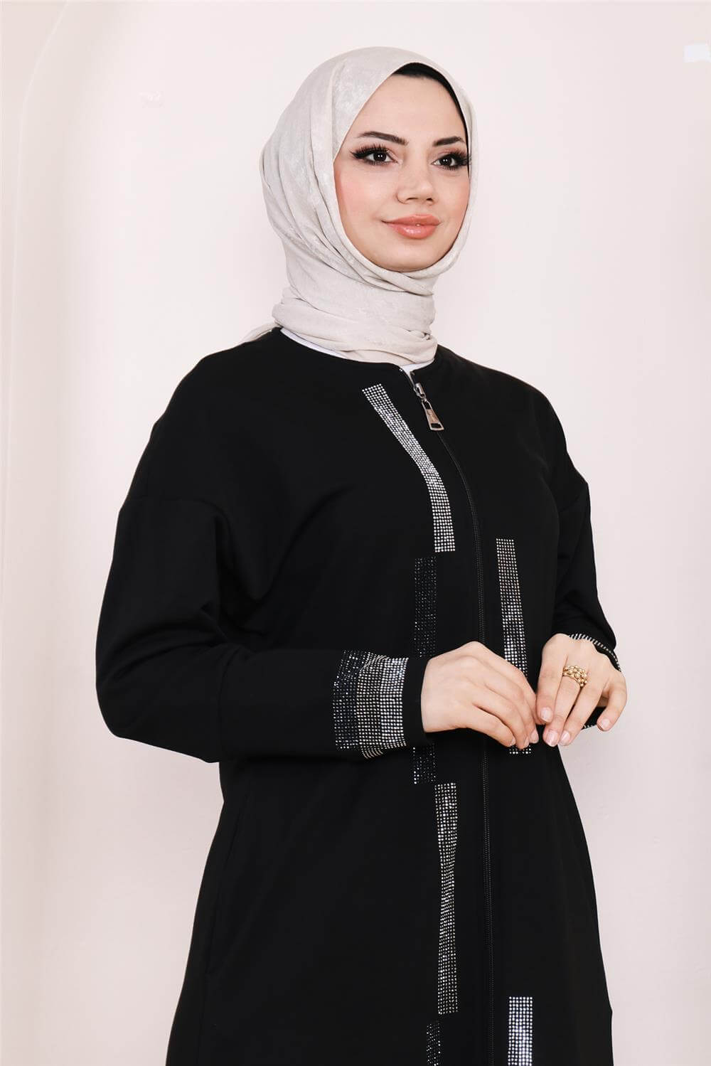Taş Detaylı Fermuarlı Cepli Uzun Ferace - 71181.003 - Siyah