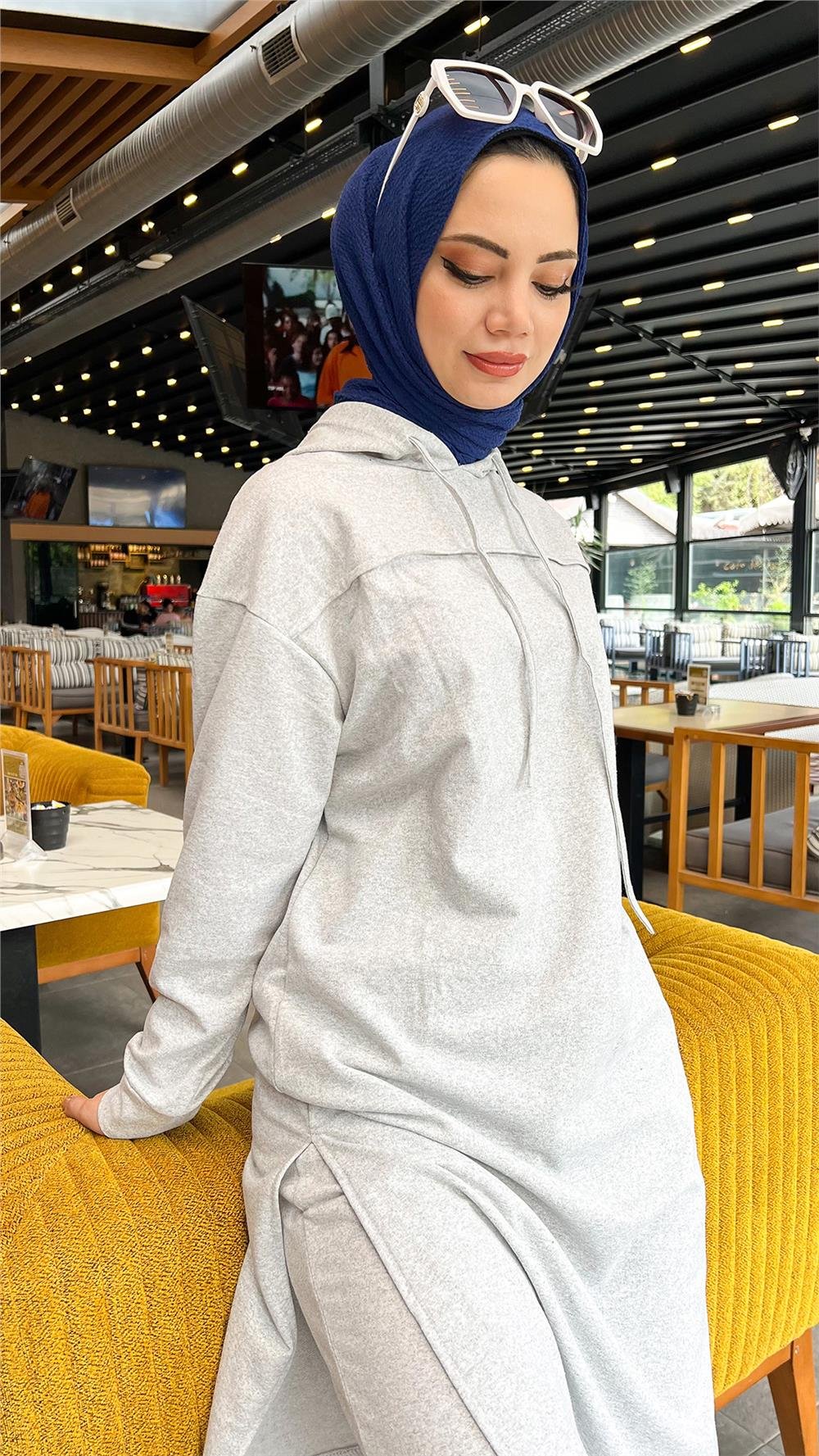 Uzun Tunik Kapşonlu Kenardan Yırtmaçlı İkili Spor Takım - 3034 - Gri