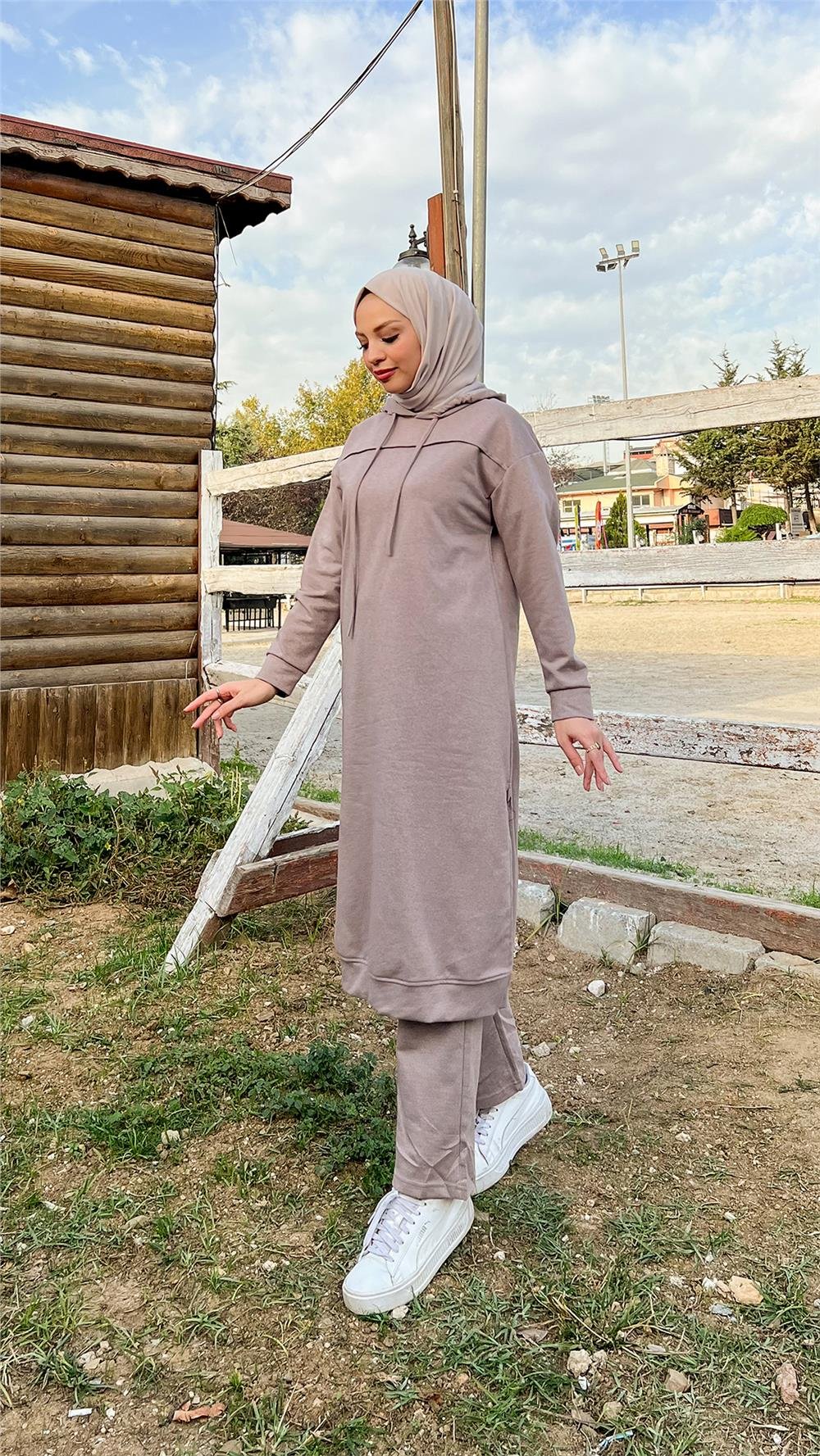 Uzun Tunik Kapşonlu Kenardan Yırtmaçlı İkili Spor Takım - 3034 - Vizon