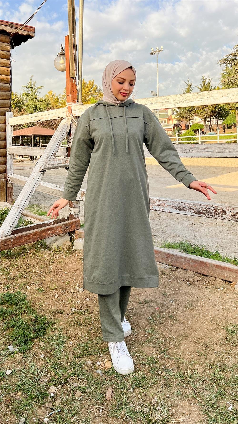 Uzun Tunik Kapşonlu Kenardan Yırtmaçlı İkili Spor Takım - 3034 - Haki