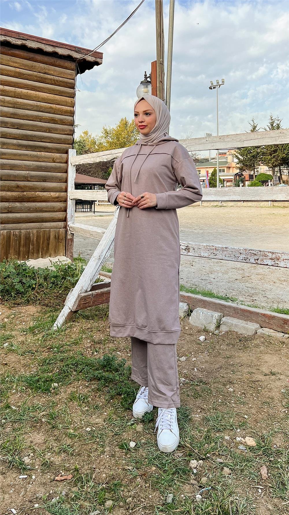 Uzun Tunik Kapşonlu Kenardan Yırtmaçlı İkili Spor Takım - 3034 - Vizon