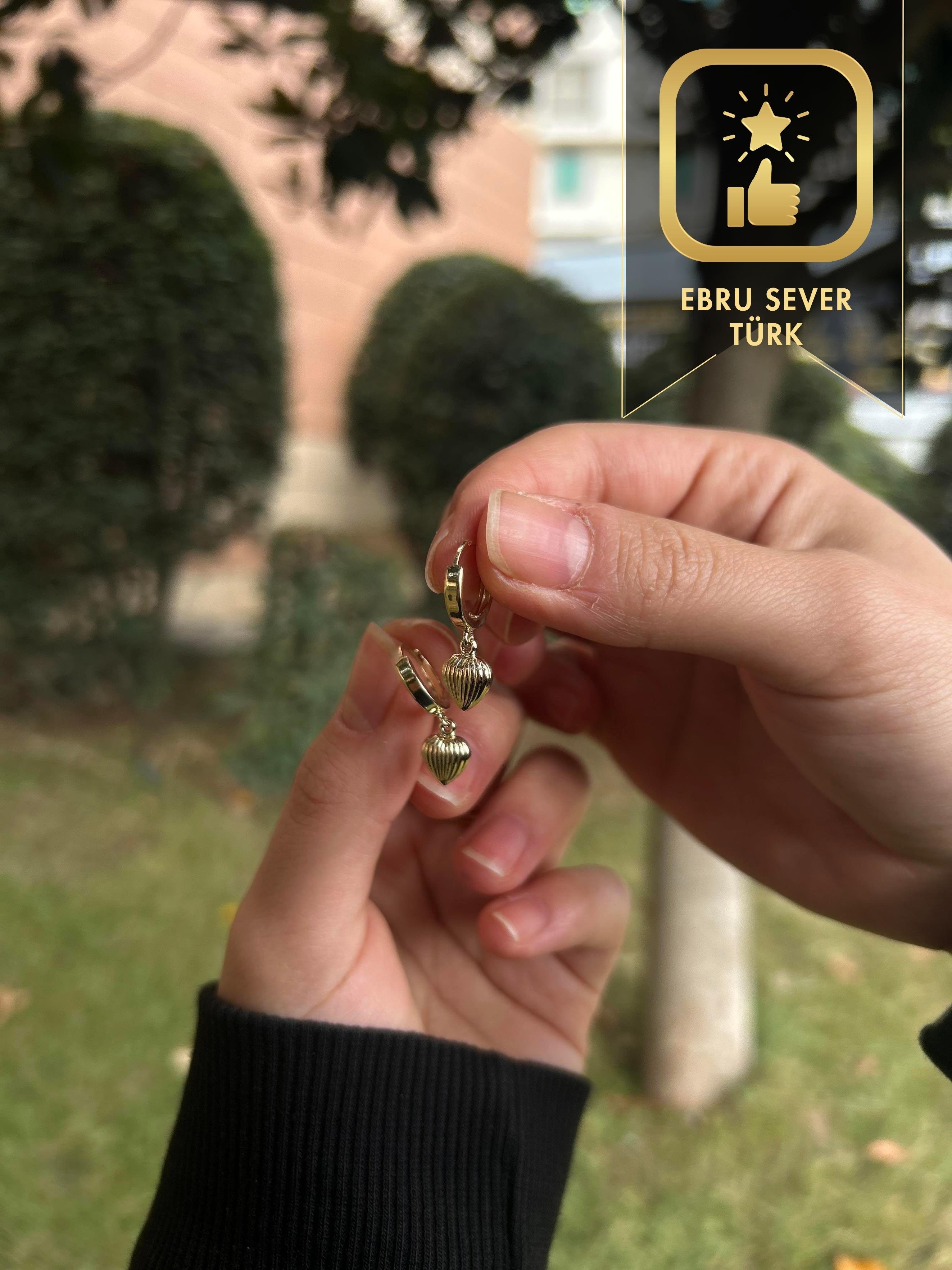  Altın Çizgili Kalp Küpe