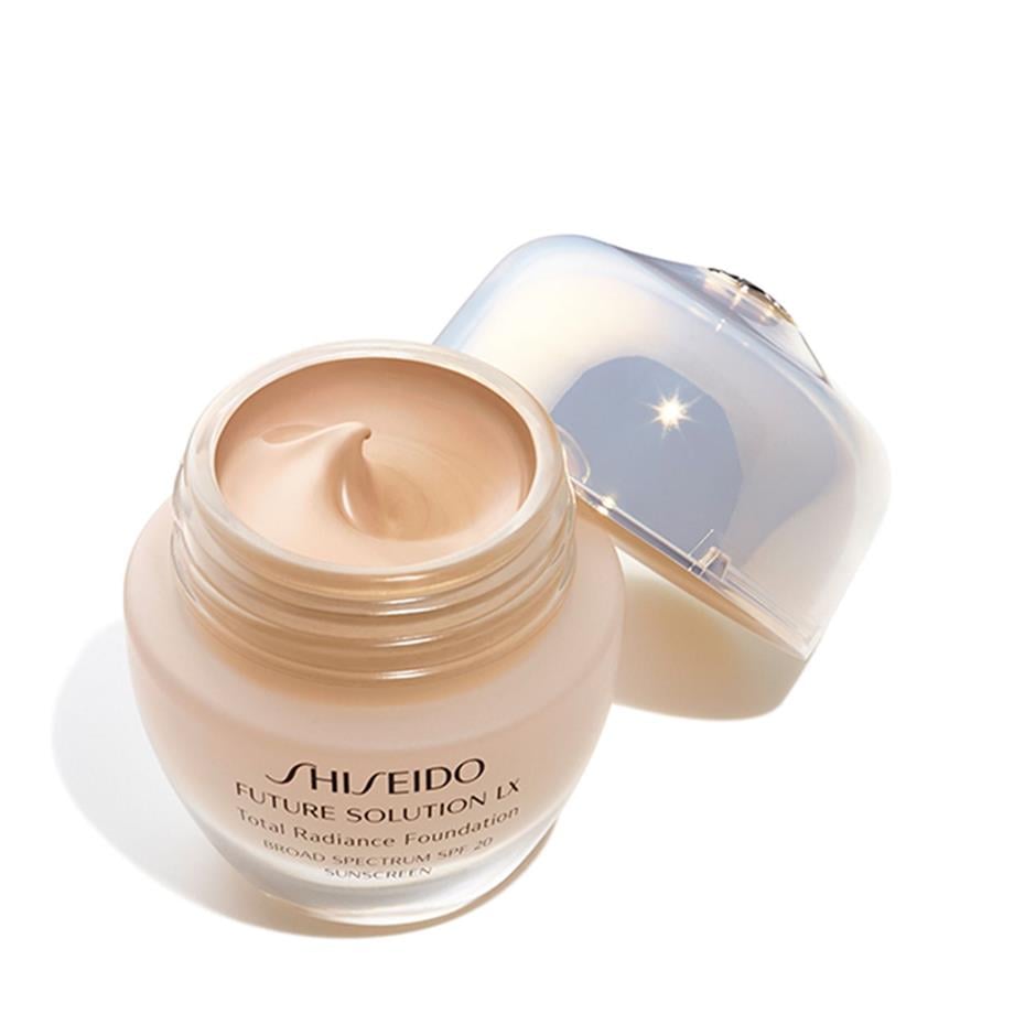 ShiseidoF.Solution Lx Total Radiance Foundation Natural3