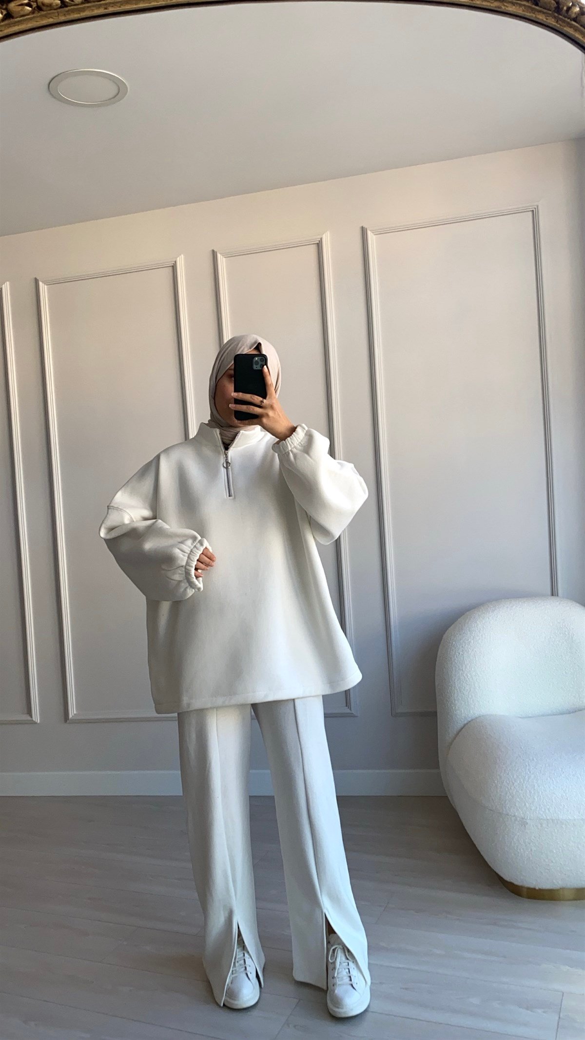  Beyaz Yaka Detaylı Sweatshirt 