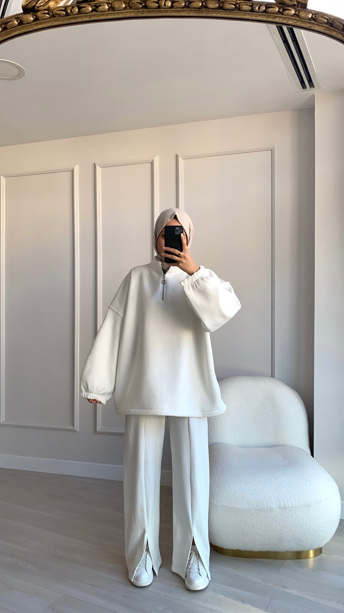 Beyaz Yaka Detaylı Sweatshirt 