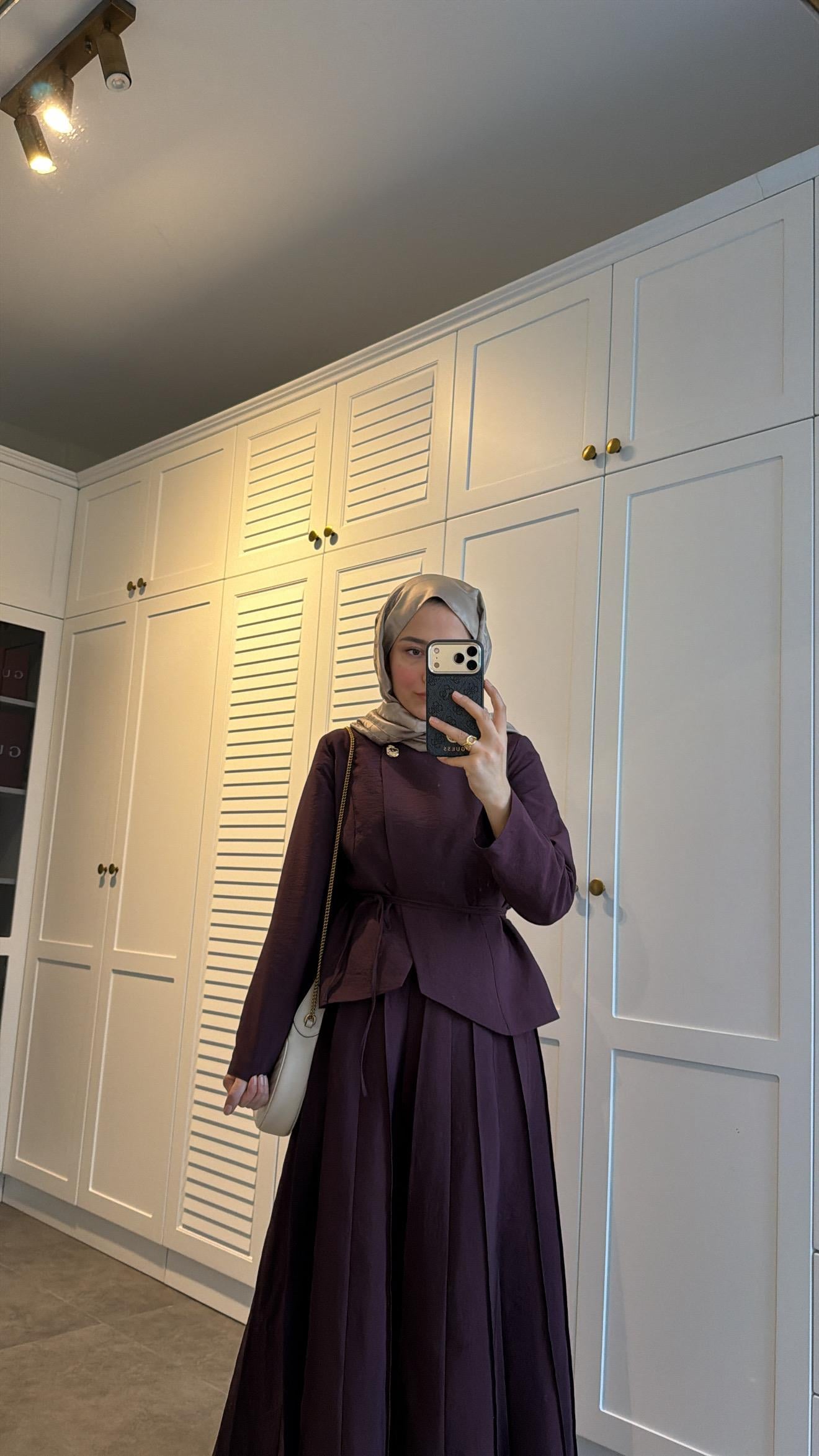 Arna Broş Detaylı Pileli Etekli Takım Bordo