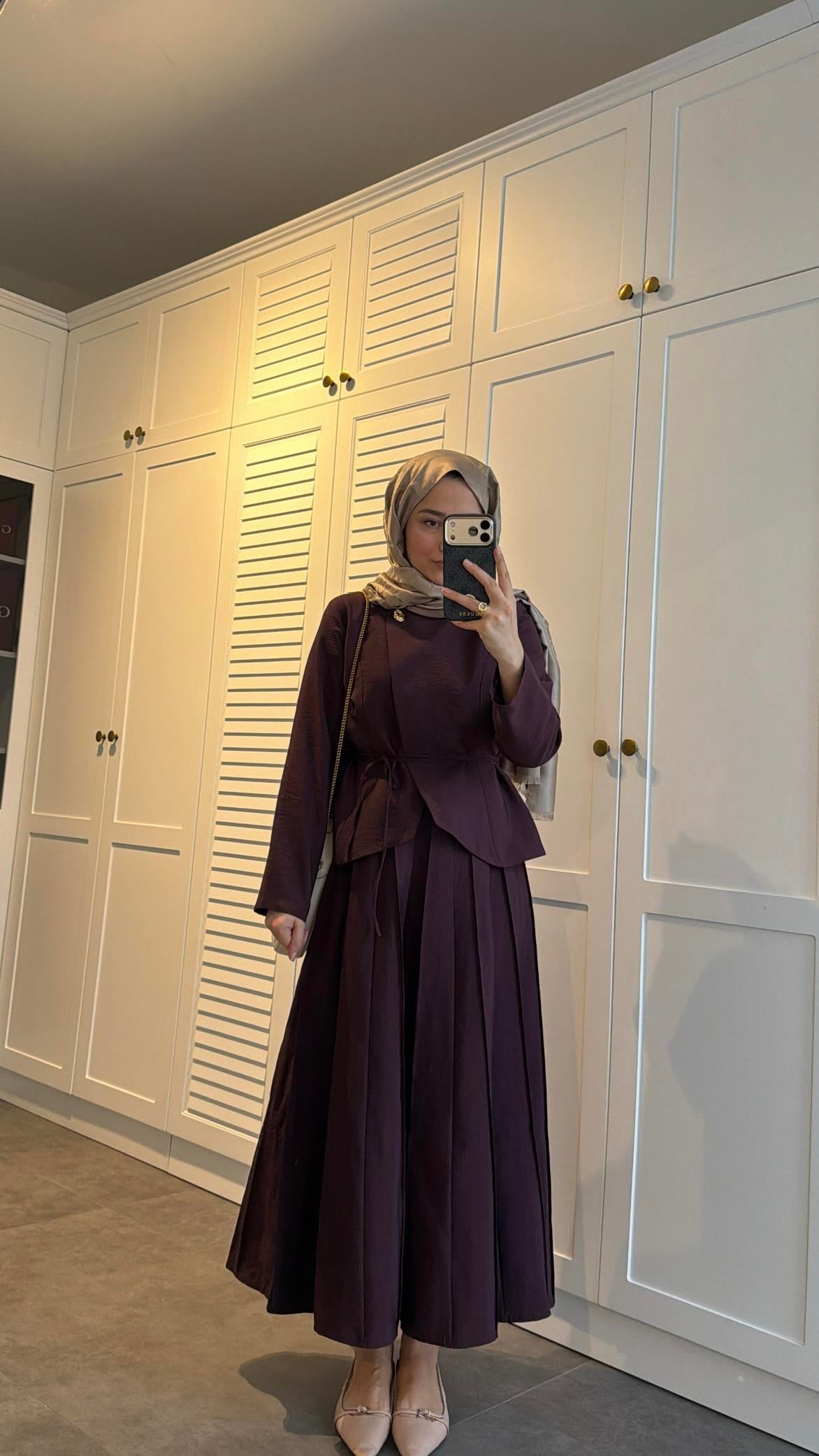 Arna Broş Detaylı Pileli Etekli Takım Bordo