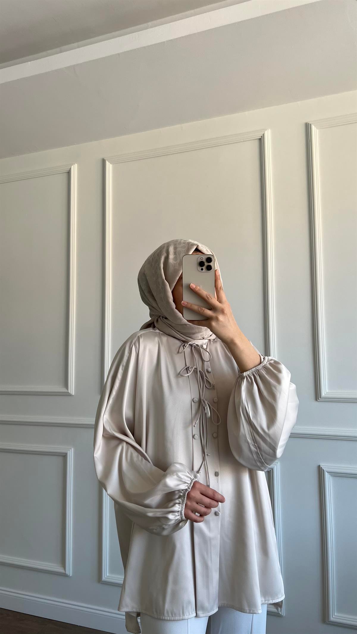 Bağcıklı Saten Gömlek