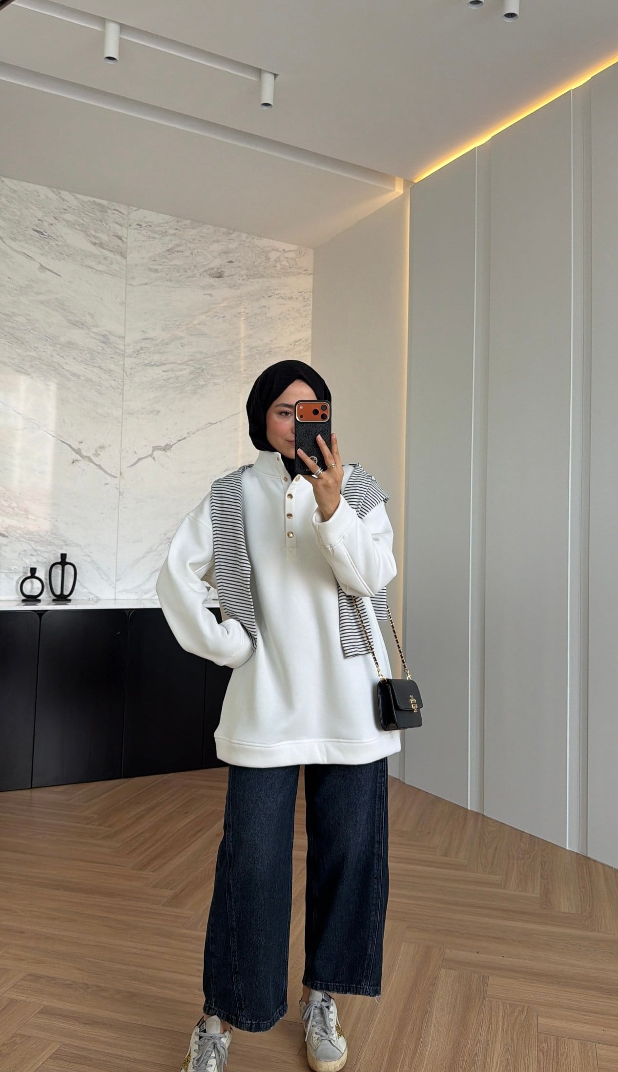 Çıtçıtlı Dik Yaka Sweatshirt Beyaz