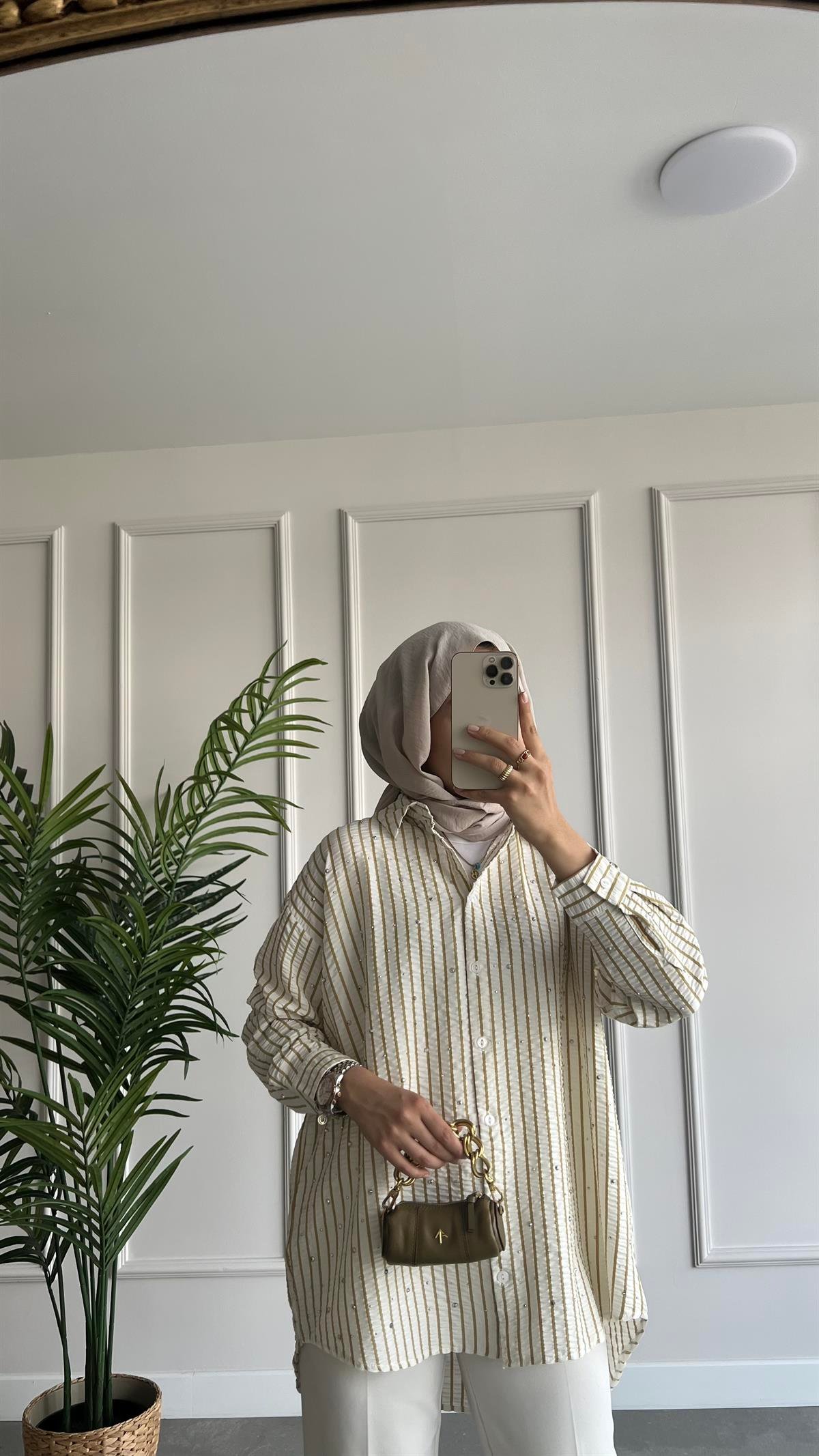 Çizgi Detaylı Taşlı Gofre Gömlek