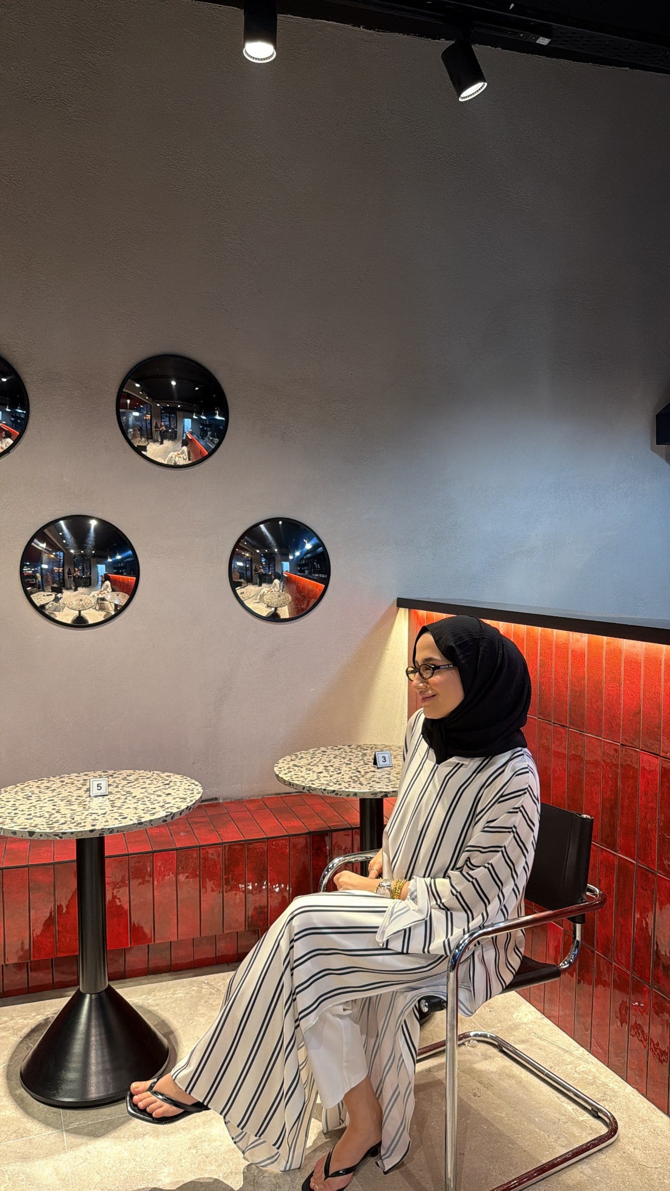 Çizgili Saten Yırtmaçlı Tunik Siyah