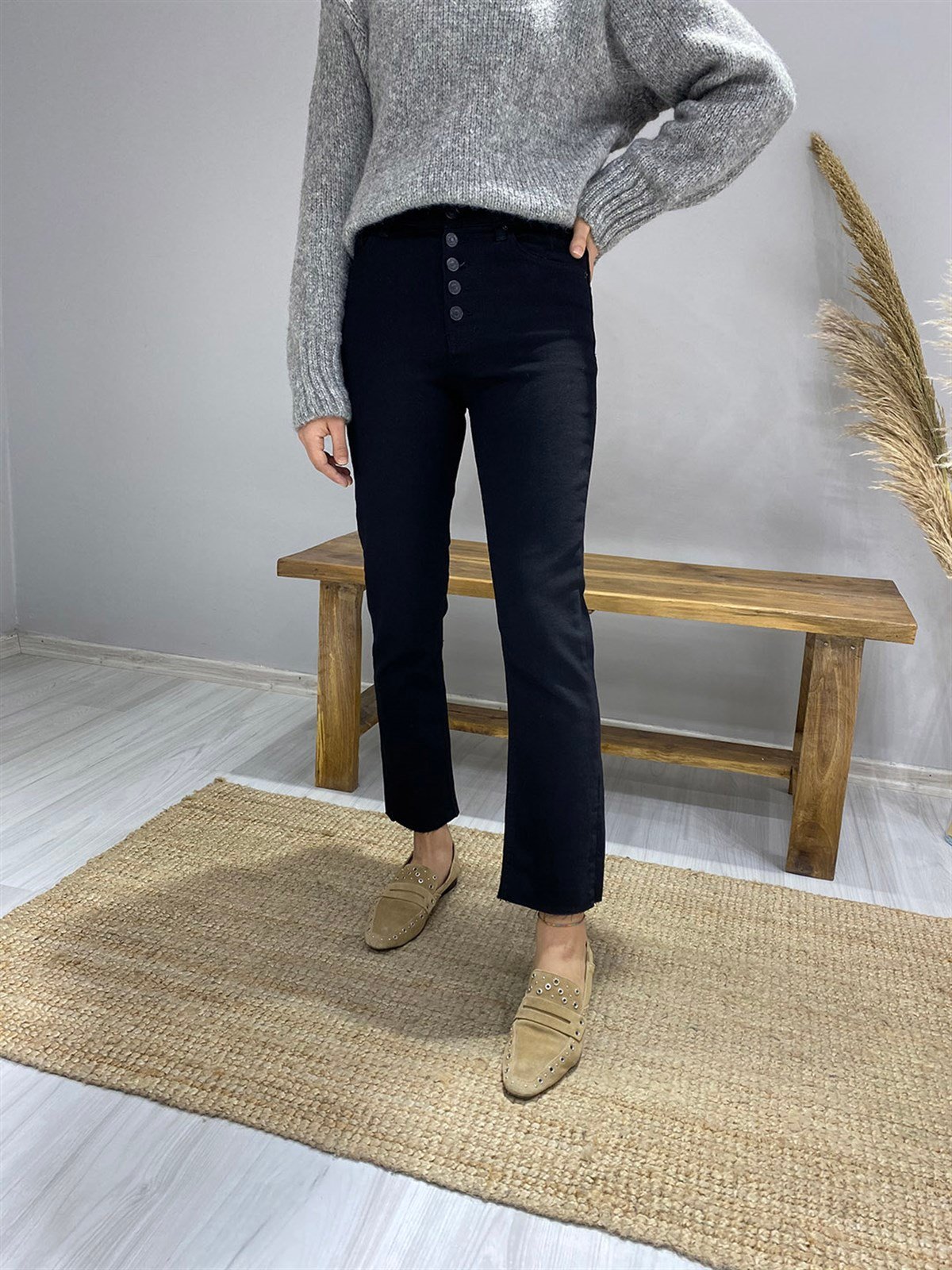 Düğme Detaylı Mom Fit
