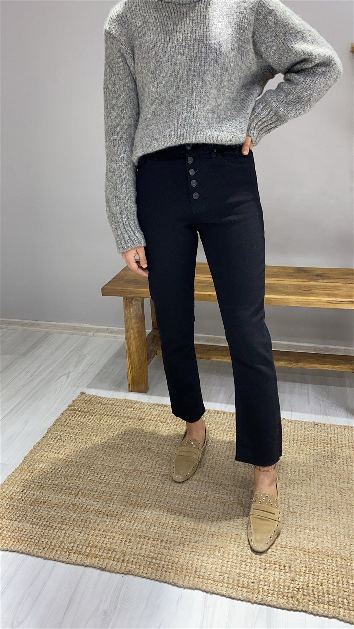 Düğme Detaylı Mom Fit