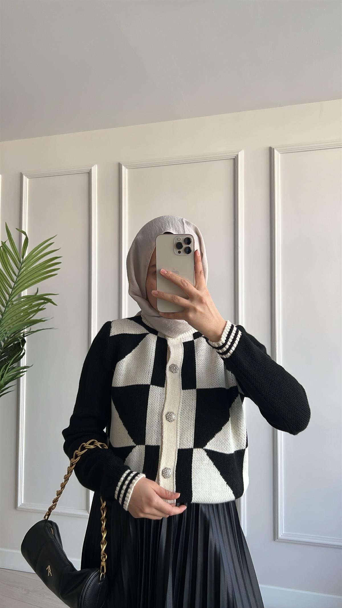 Düğme Detaylı Triko Hırka 
